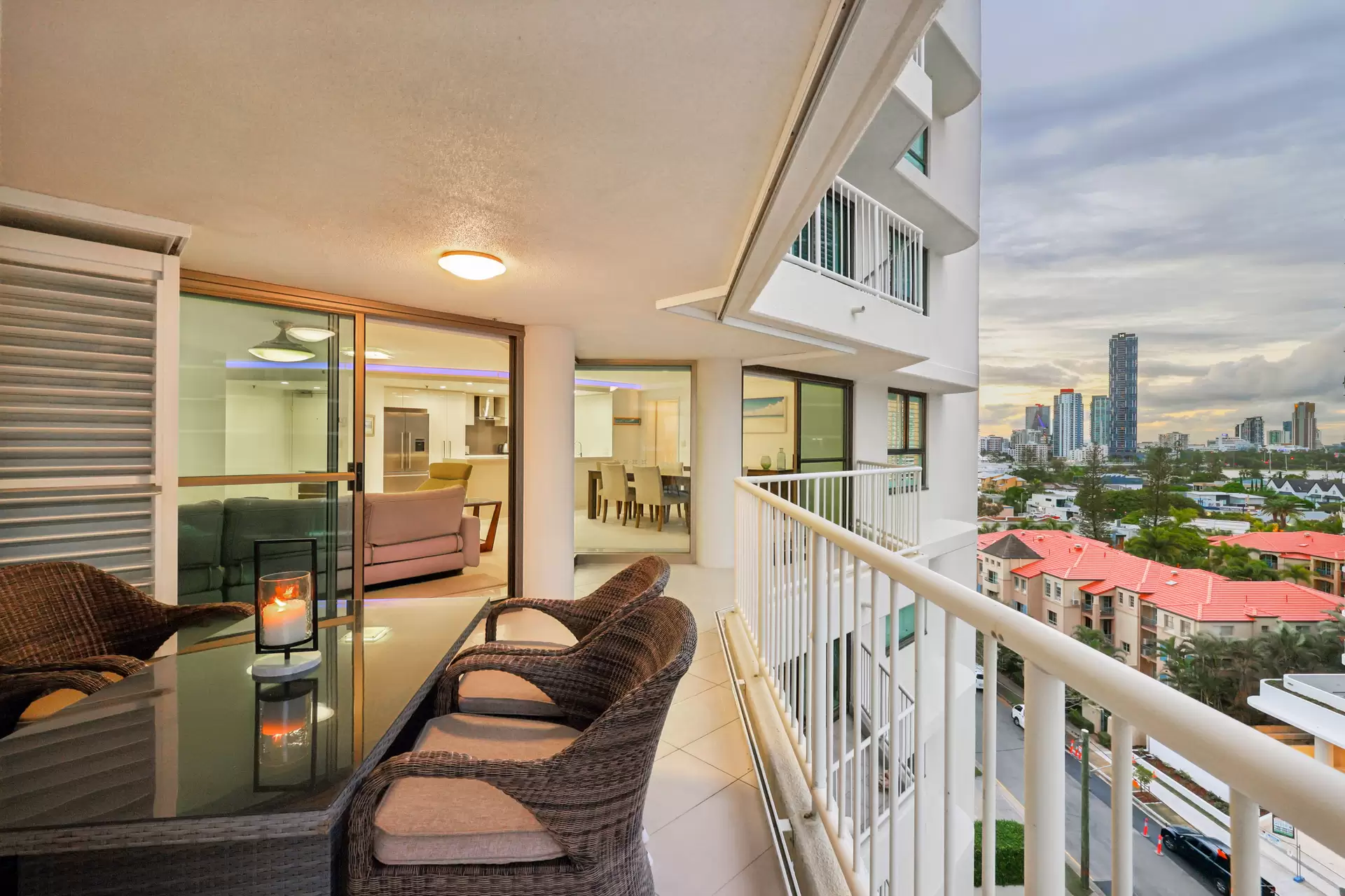 18/20 Cronin Avenue, Main Beach Sold by  - image 1