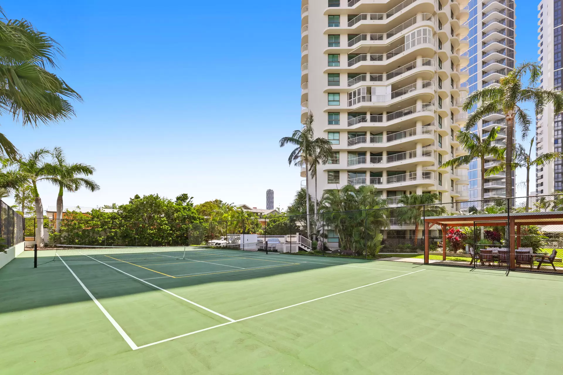 18/20 Cronin Avenue, Main Beach Sold by Queensland Sotheby's International Realty - image 1