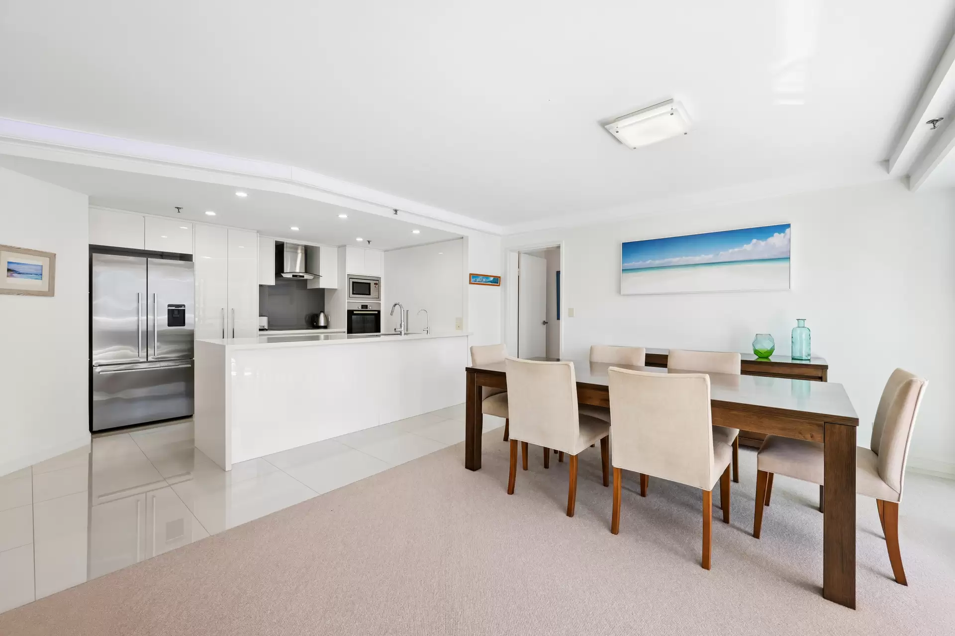 18/20 Cronin Avenue, Main Beach Sold by  - image 1