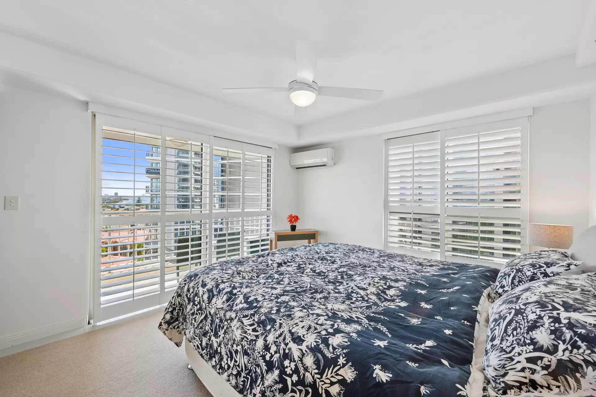 18/20 Cronin Avenue, Main Beach Sold by  - image 1