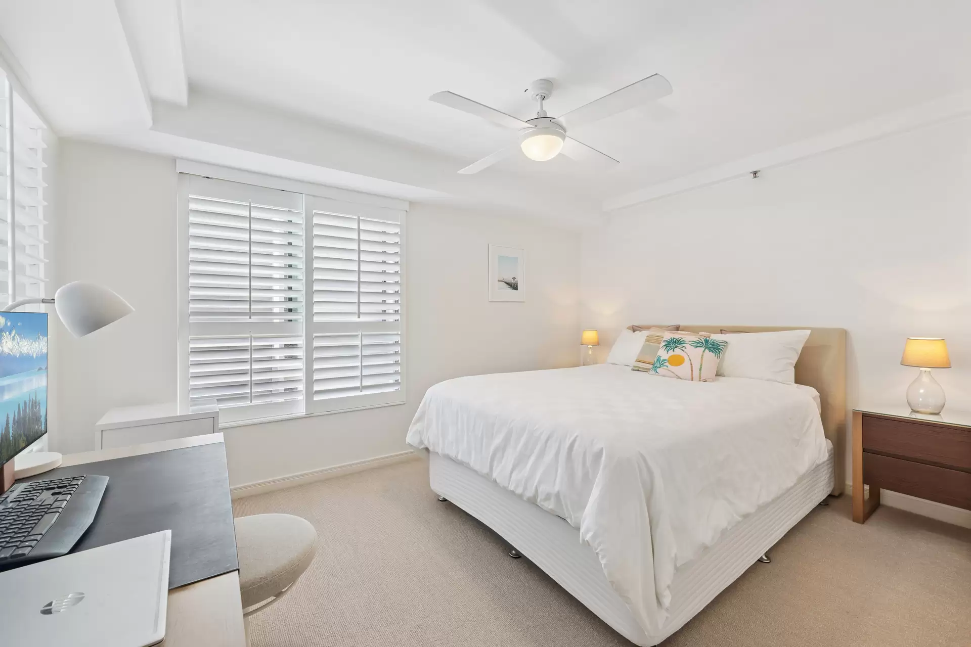 18/20 Cronin Avenue, Main Beach Sold by  - image 1