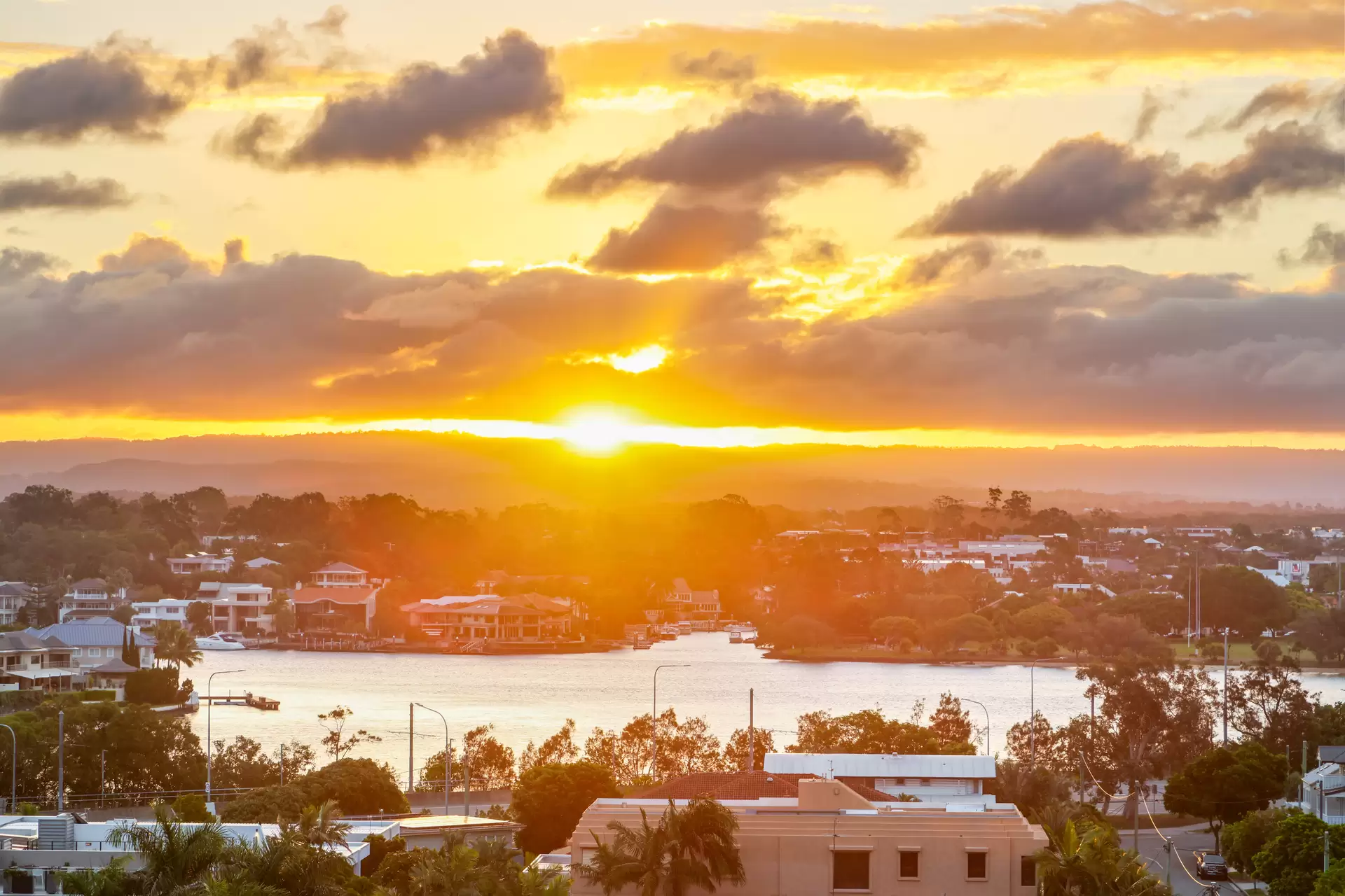 18/20 Cronin Avenue, Main Beach Sold by  - image 1