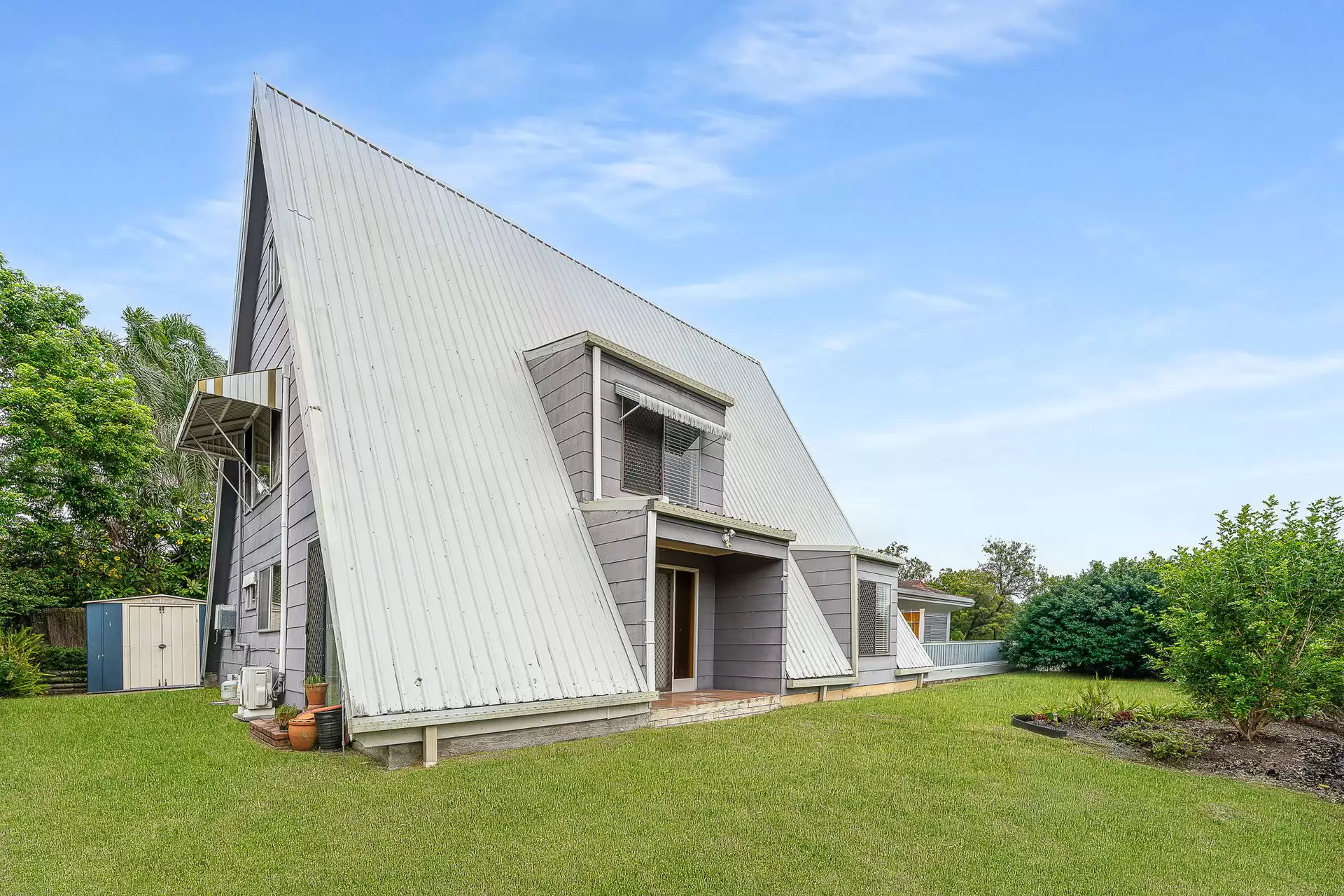 33 Harran Street, Southport Sold by Queensland Sotheby's International Realty - image 1