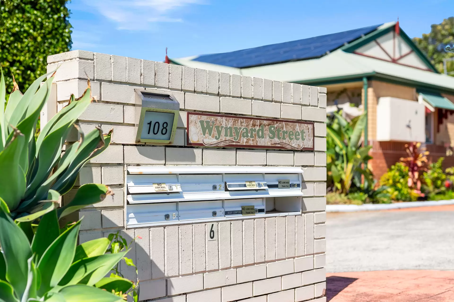 3/108 Wynyard Street, Cleveland Sold by Queensland Sotheby's International Realty - image 1