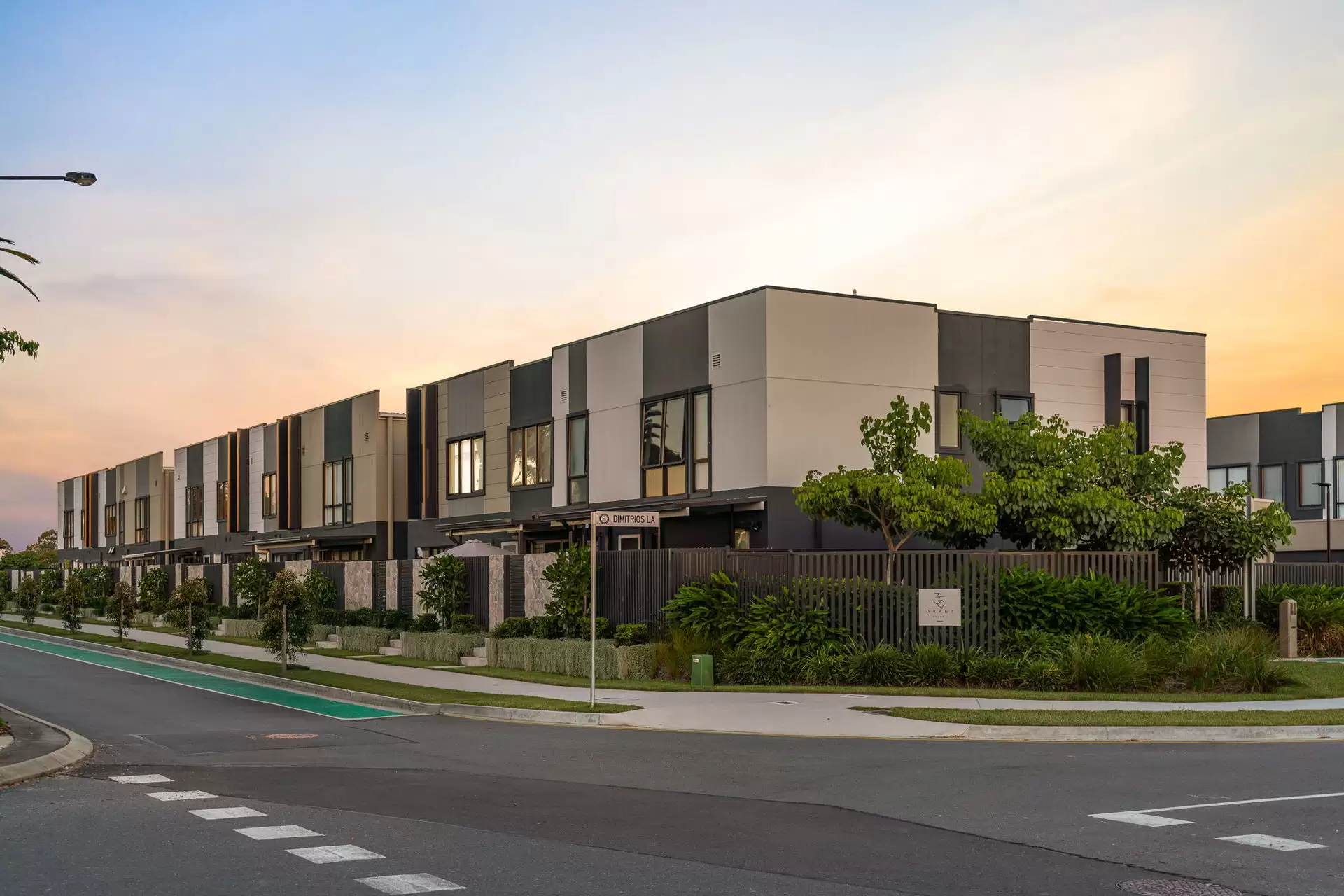 24/35 Grant Avenue, Hope Island Sold by Queensland Sotheby's International Realty - image 1