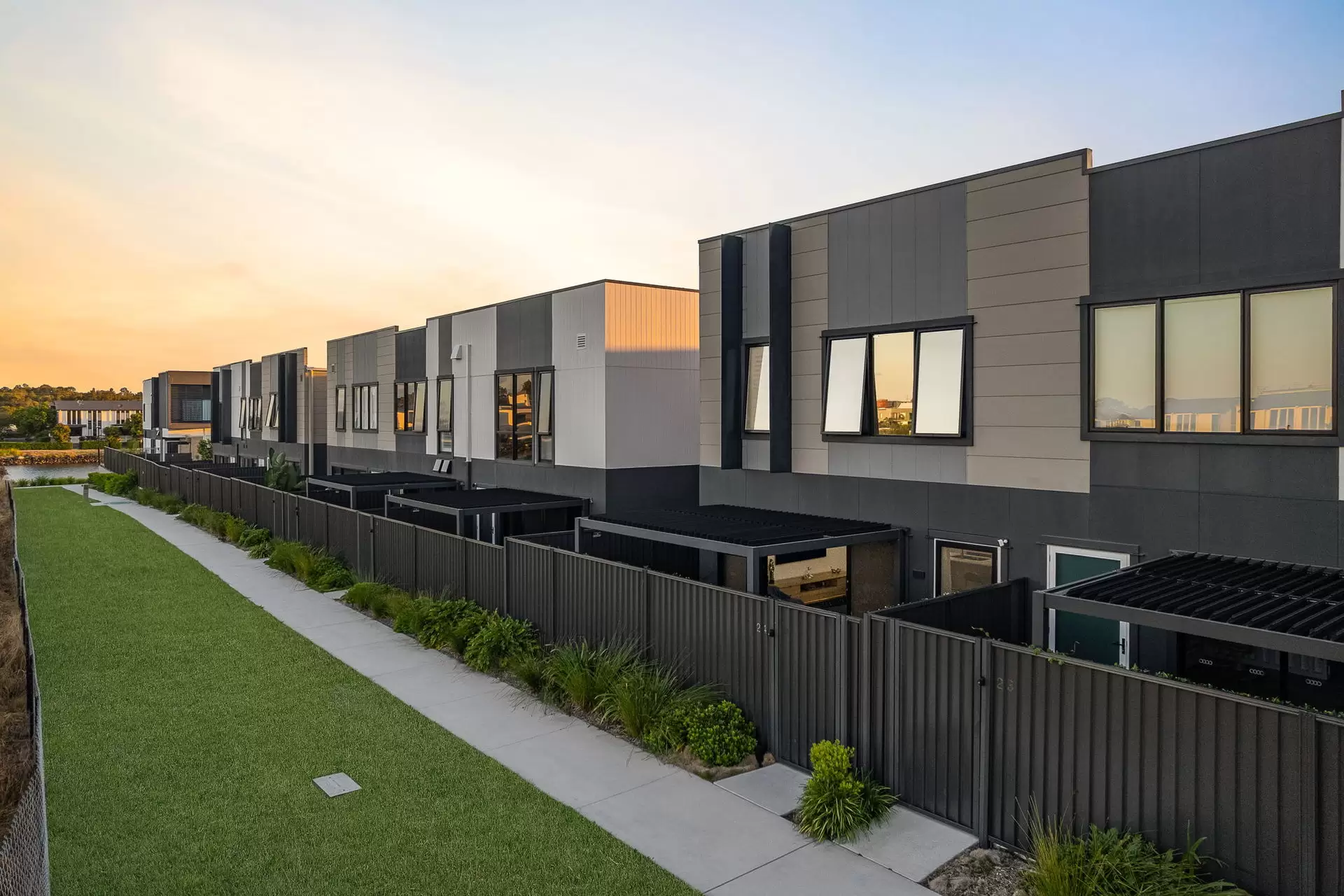 24/35 Grant Avenue, Hope Island Sold by  - image 1