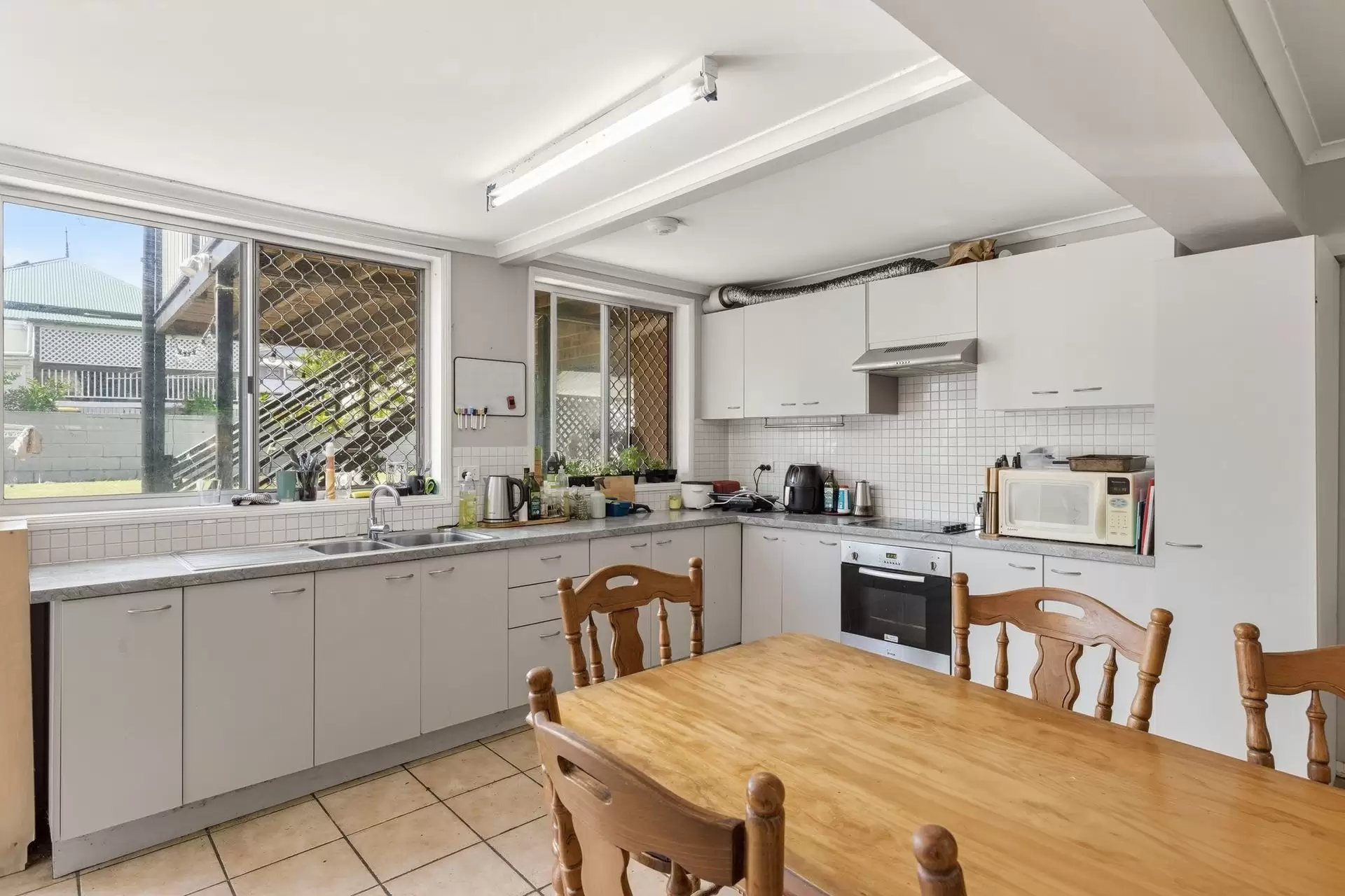 30 Princhester Street, West End Sold by Queensland Sotheby's International Realty - image 1