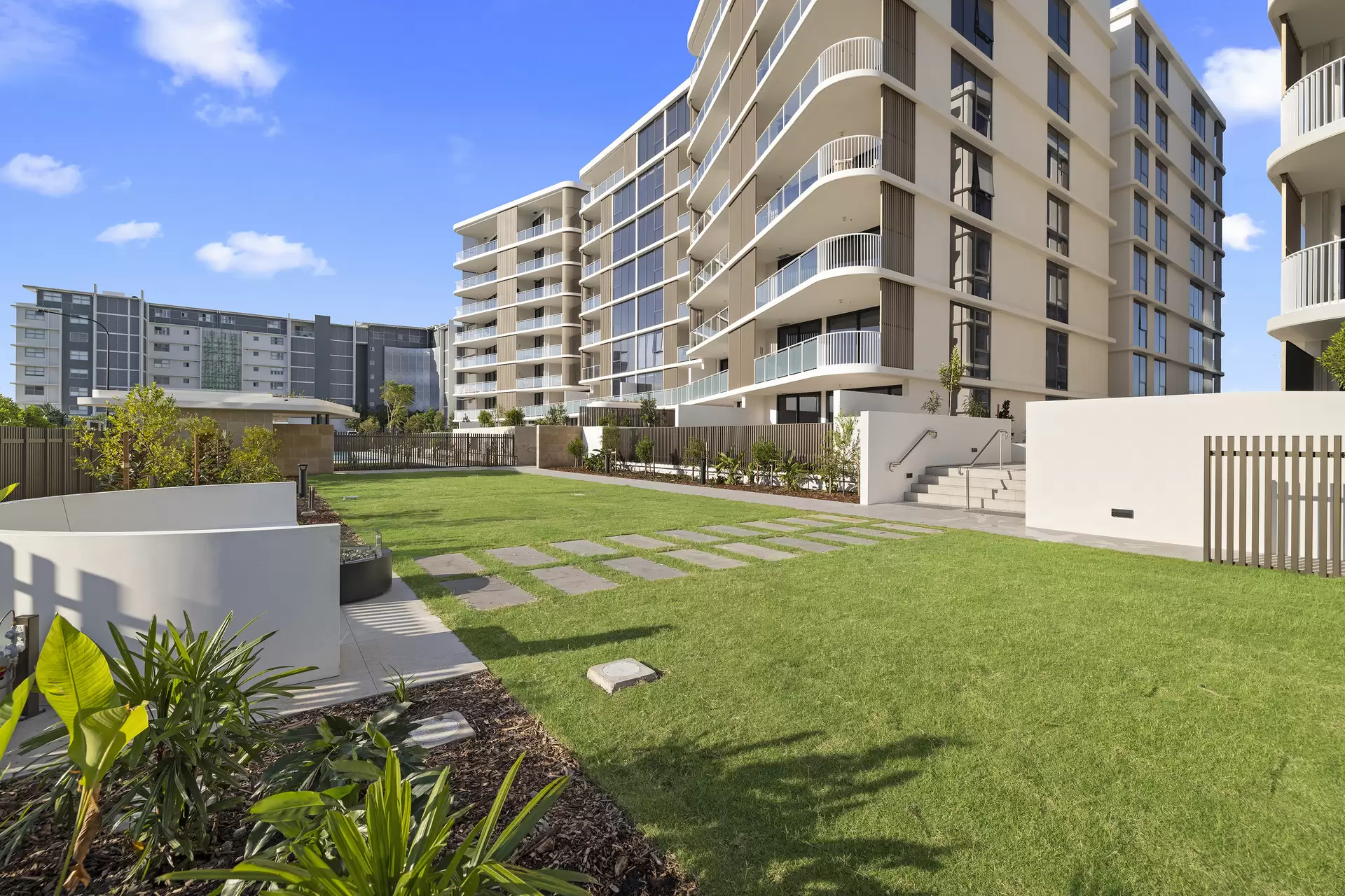 104/11 Waterside Retreat, Birtinya Sold by Queensland Sotheby's International Realty - image 1