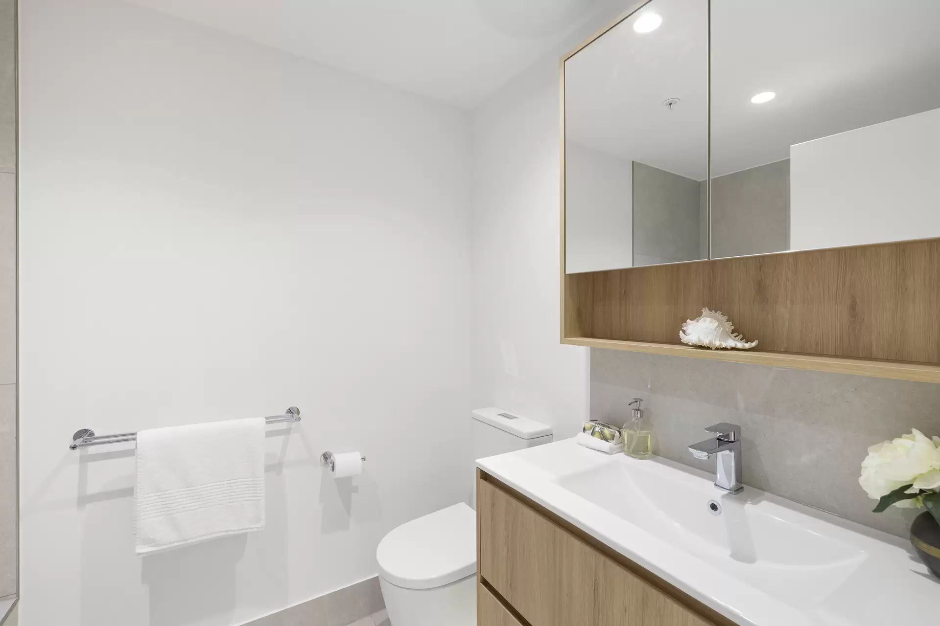 104/11 Waterside Retreat, Birtinya Sold by Queensland Sotheby's International Realty - image 1