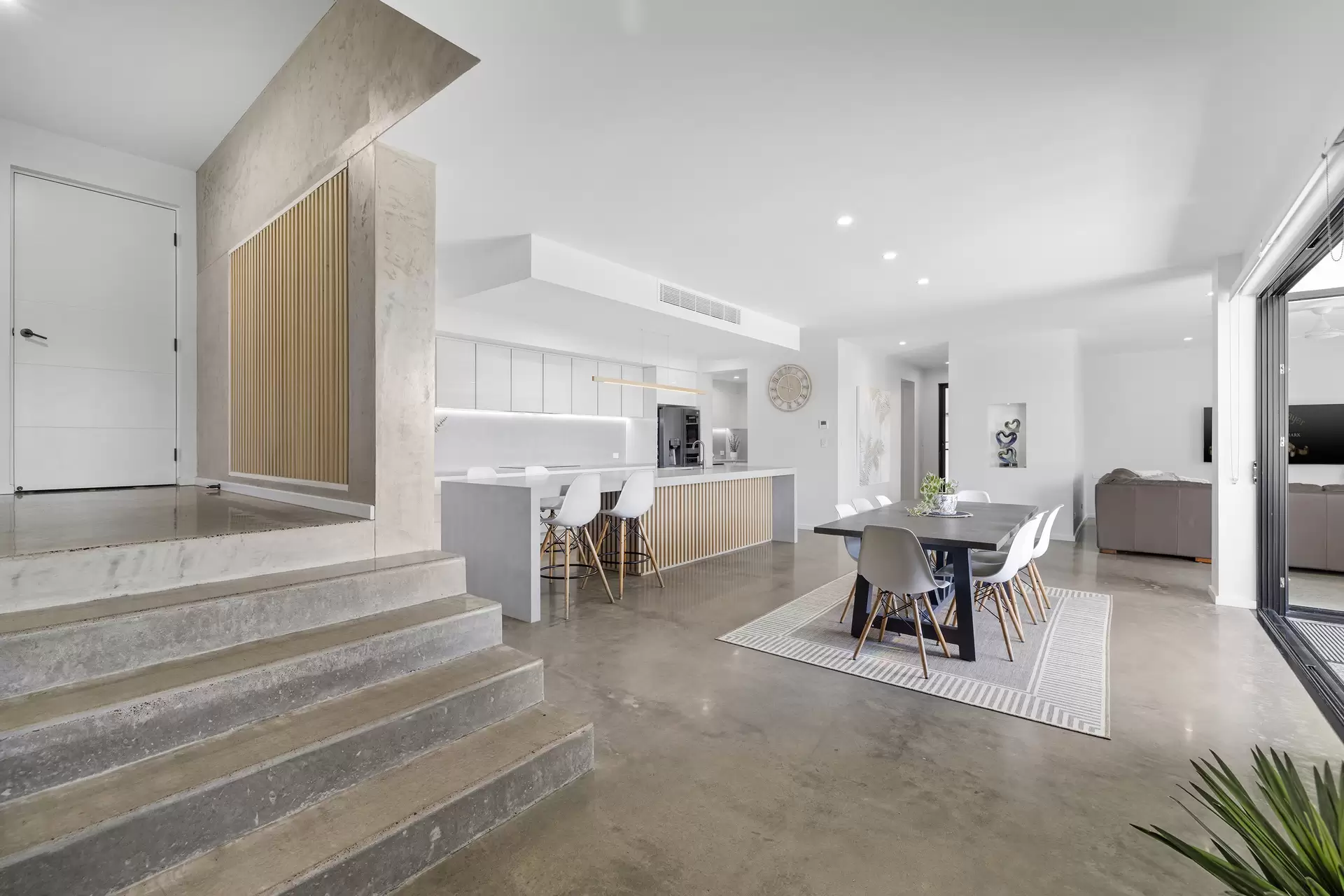 27 Mon Terre Drive, Little Mountain Sold by Queensland Sotheby's International Realty - image 1
