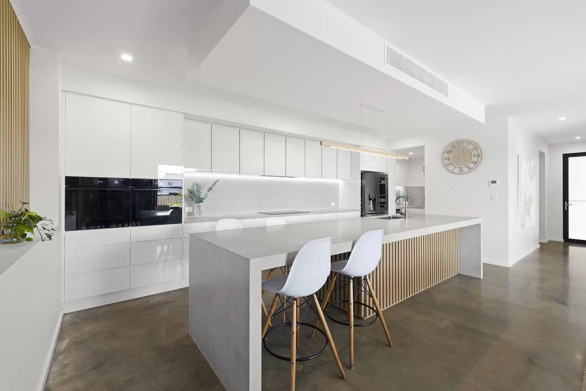 27 Mon Terre Drive, Little Mountain Sold by Queensland Sotheby's International Realty - image 1