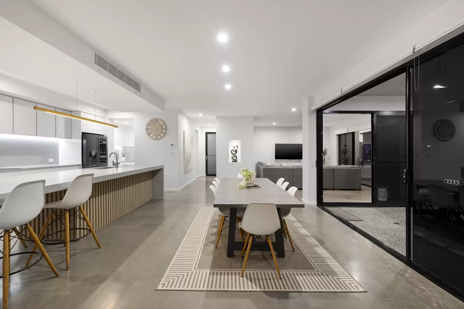 27 Mon Terre Drive, Little Mountain Sold by Queensland Sotheby's International Realty - image 1