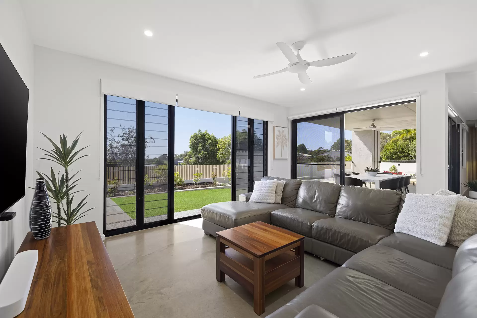 27 Mon Terre Drive, Little Mountain Sold by Queensland Sotheby's International Realty - image 1