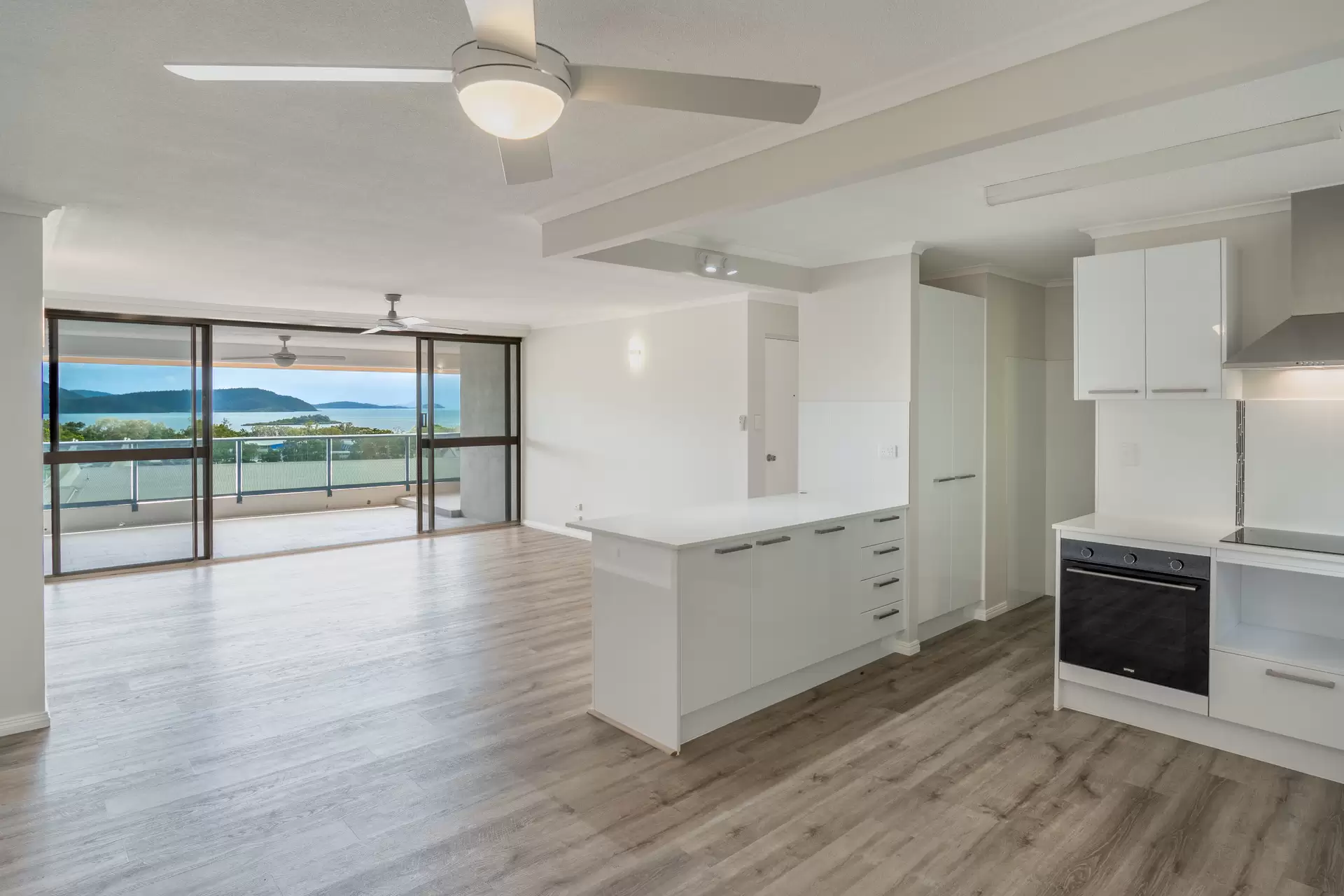 125/4 Eshelby Drive, Cannonvale Sold by Queensland Sotheby's International Realty - image 1