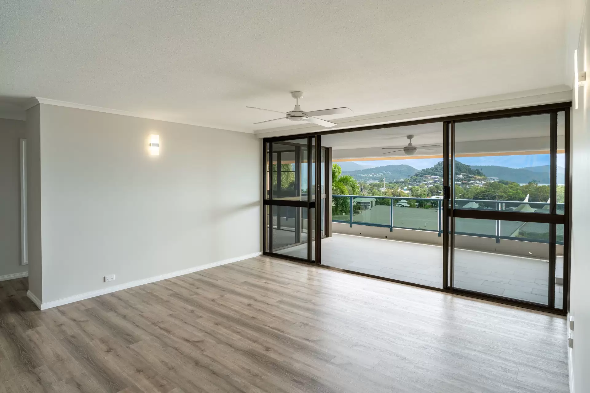 125/4 Eshelby Drive, Cannonvale Sold by Queensland Sotheby's International Realty - image 1