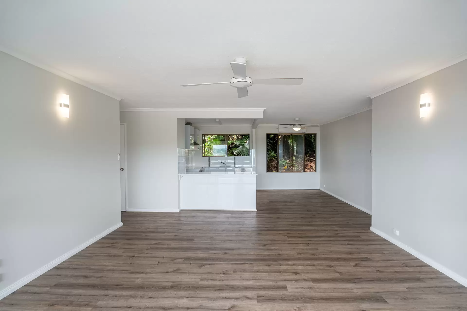 125/4 Eshelby Drive, Cannonvale Sold by Queensland Sotheby's International Realty - image 1