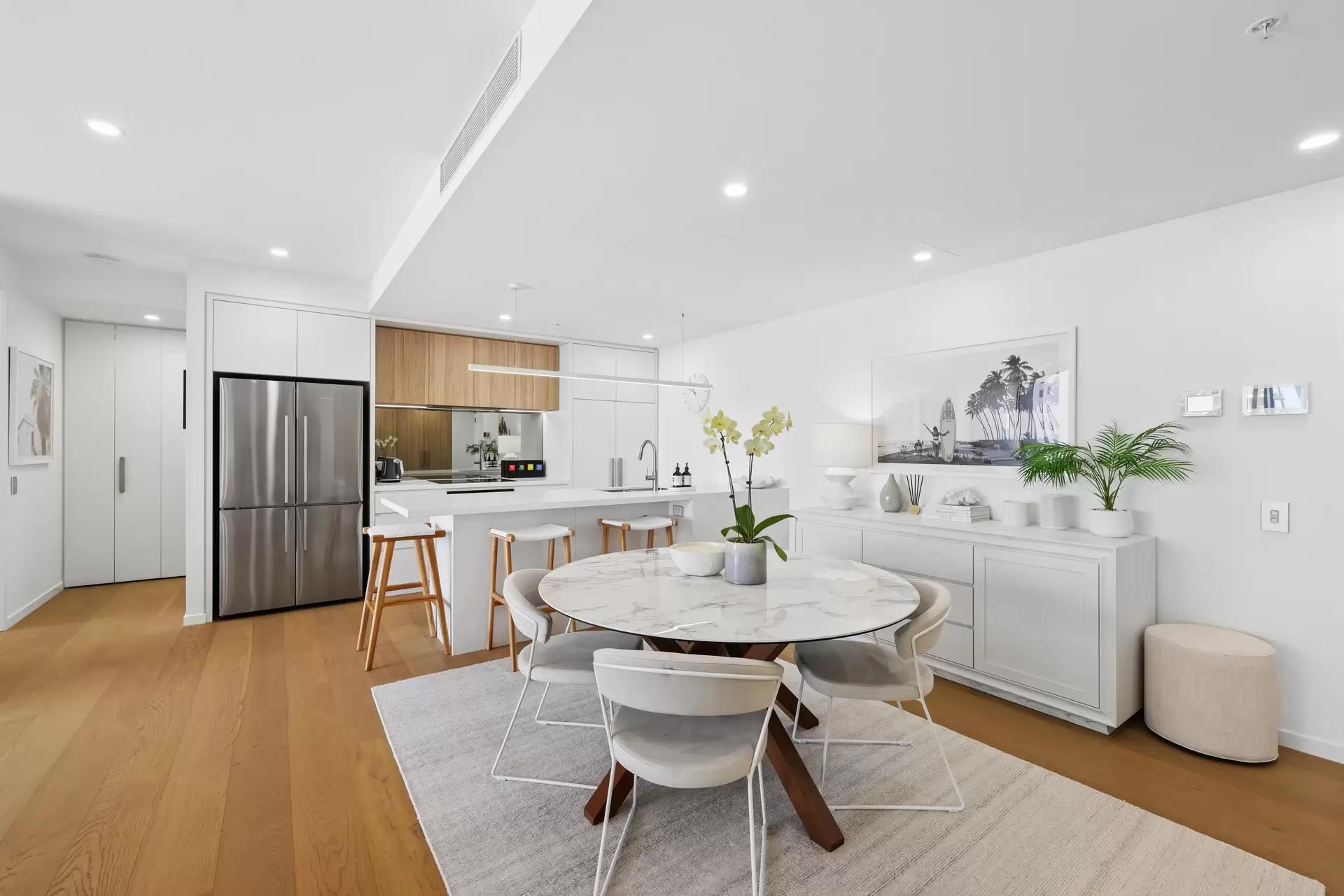 93/25 Woodroffe Avenue, Main Beach Sold by  - image 1