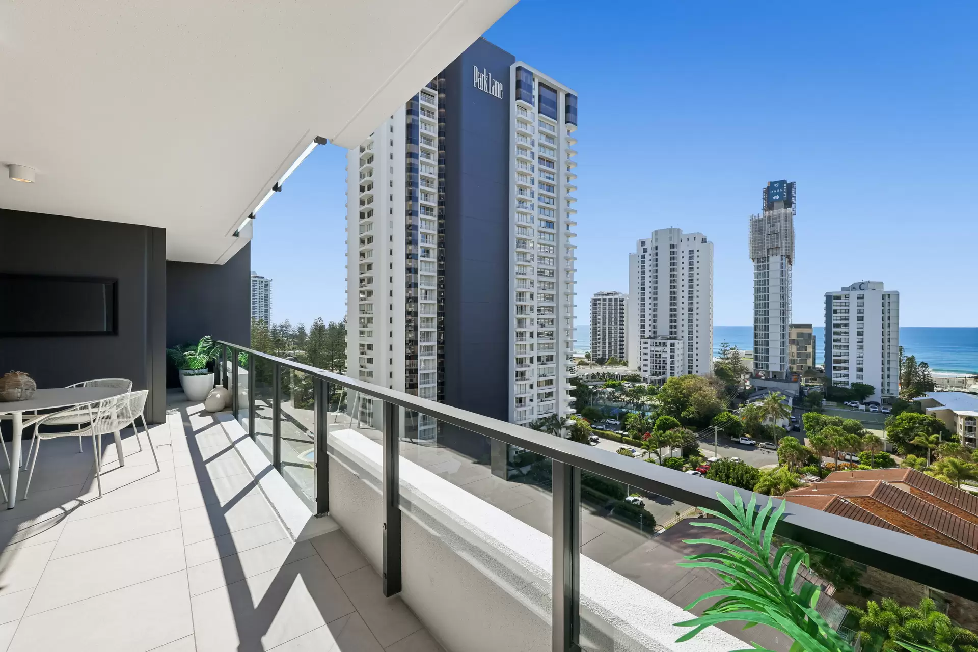 93/25 Woodroffe Avenue, Main Beach Sold by  - image 1