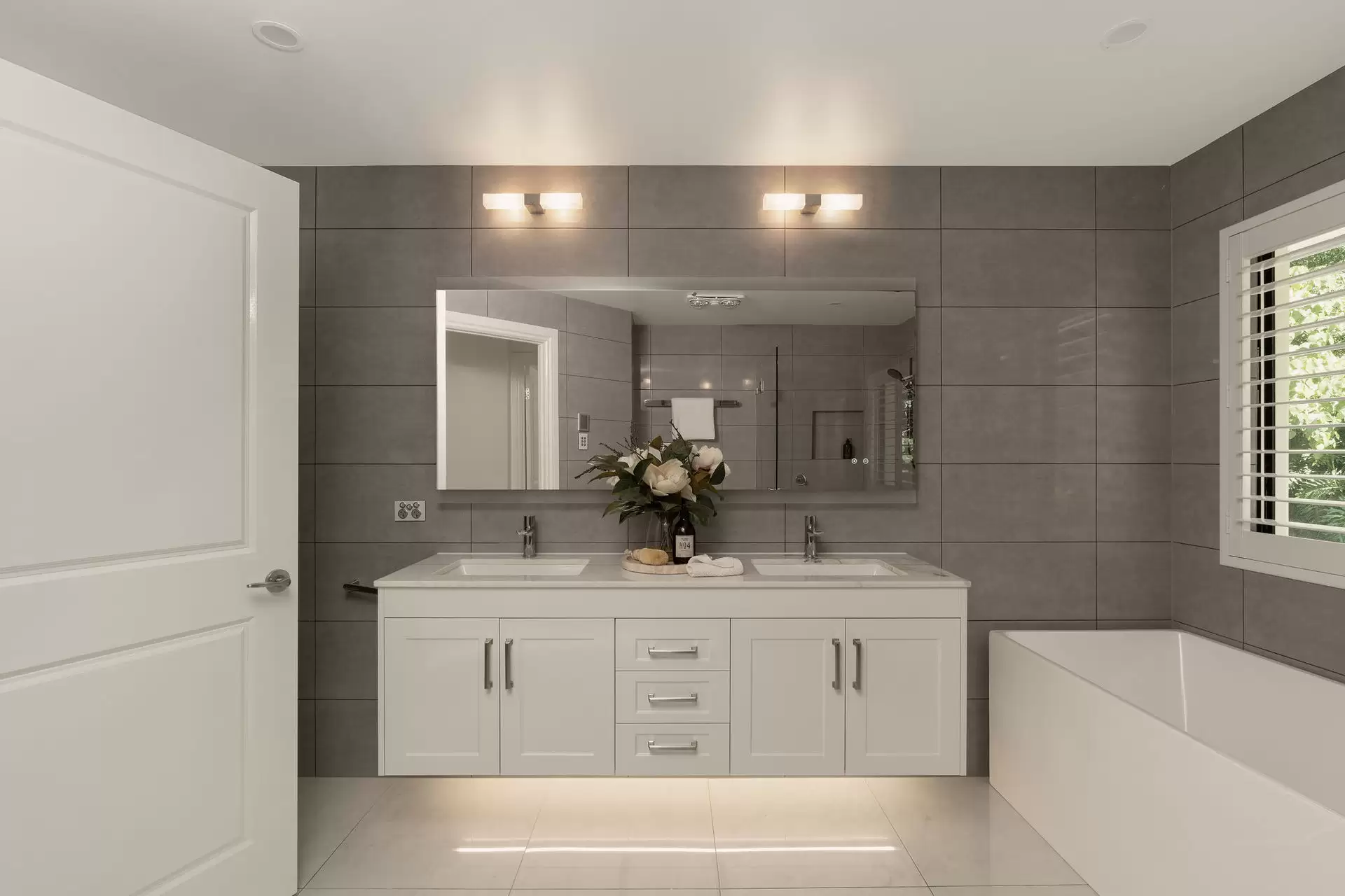 24 Lauren Place, Chandler Sold by Queensland Sotheby's International Realty - image 1