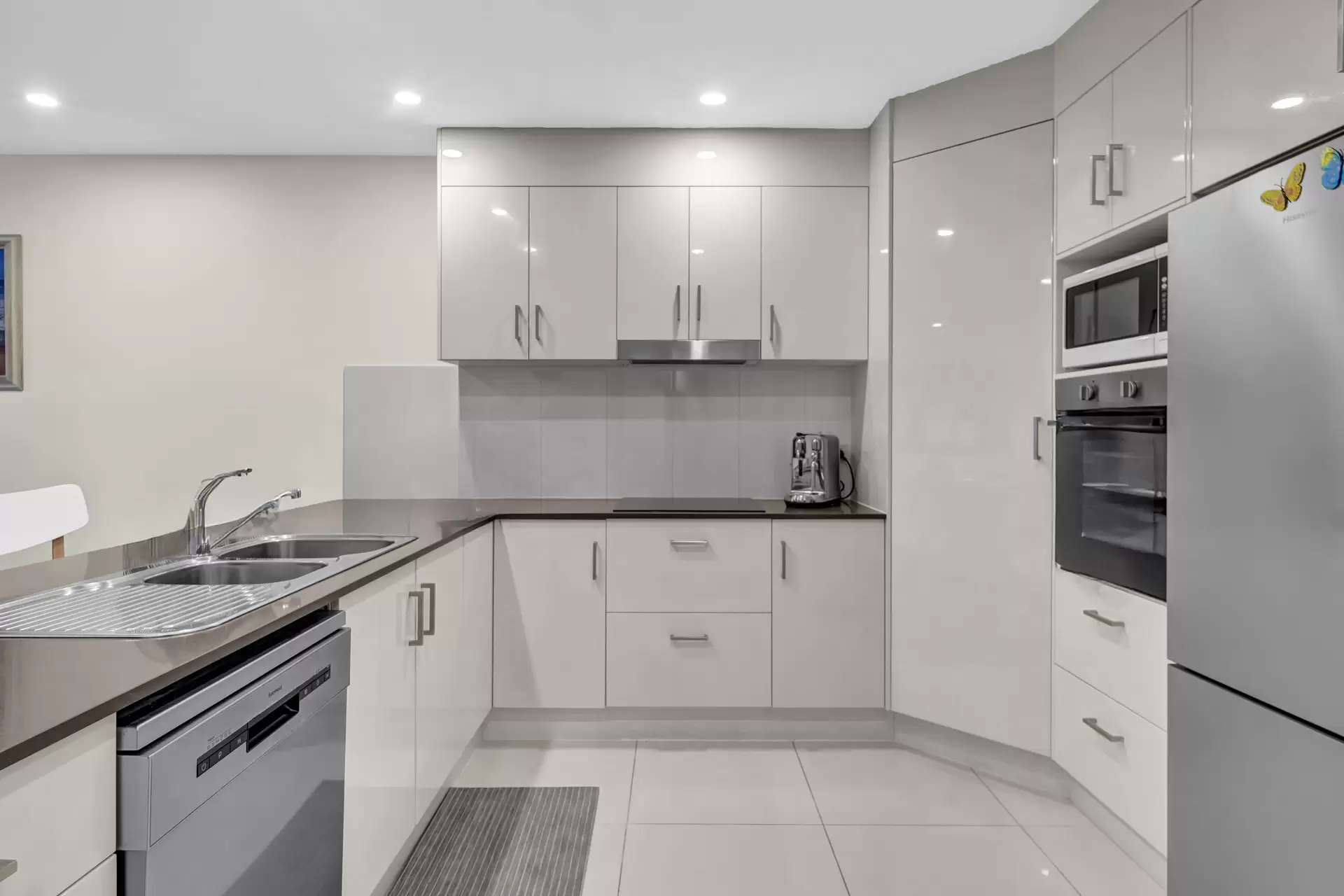 21/135-139 Shore Street West, Cleveland For Sale by Queensland Sotheby's International Realty - image 1