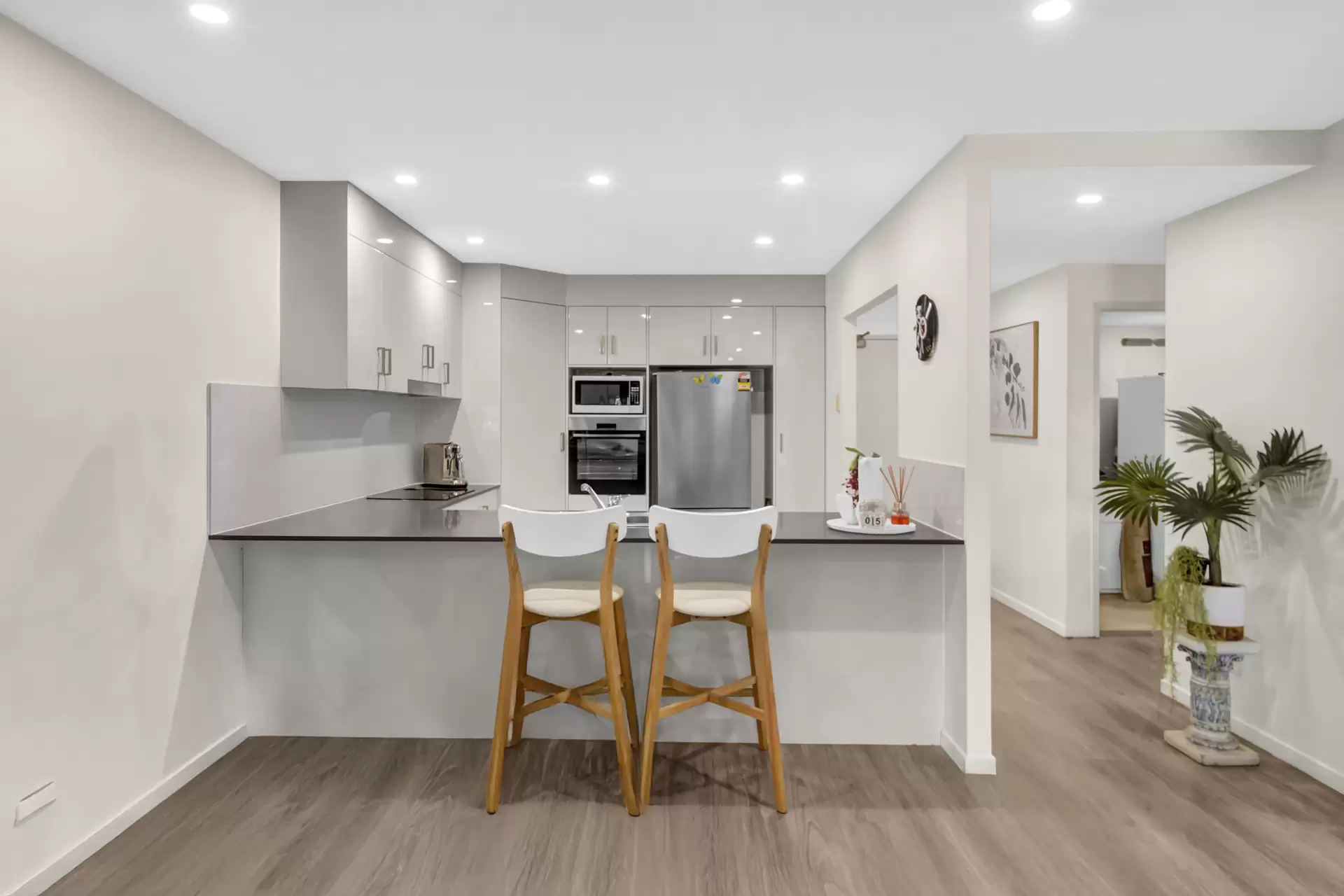21/135-139 Shore Street West, Cleveland For Sale by Queensland Sotheby's International Realty - image 1