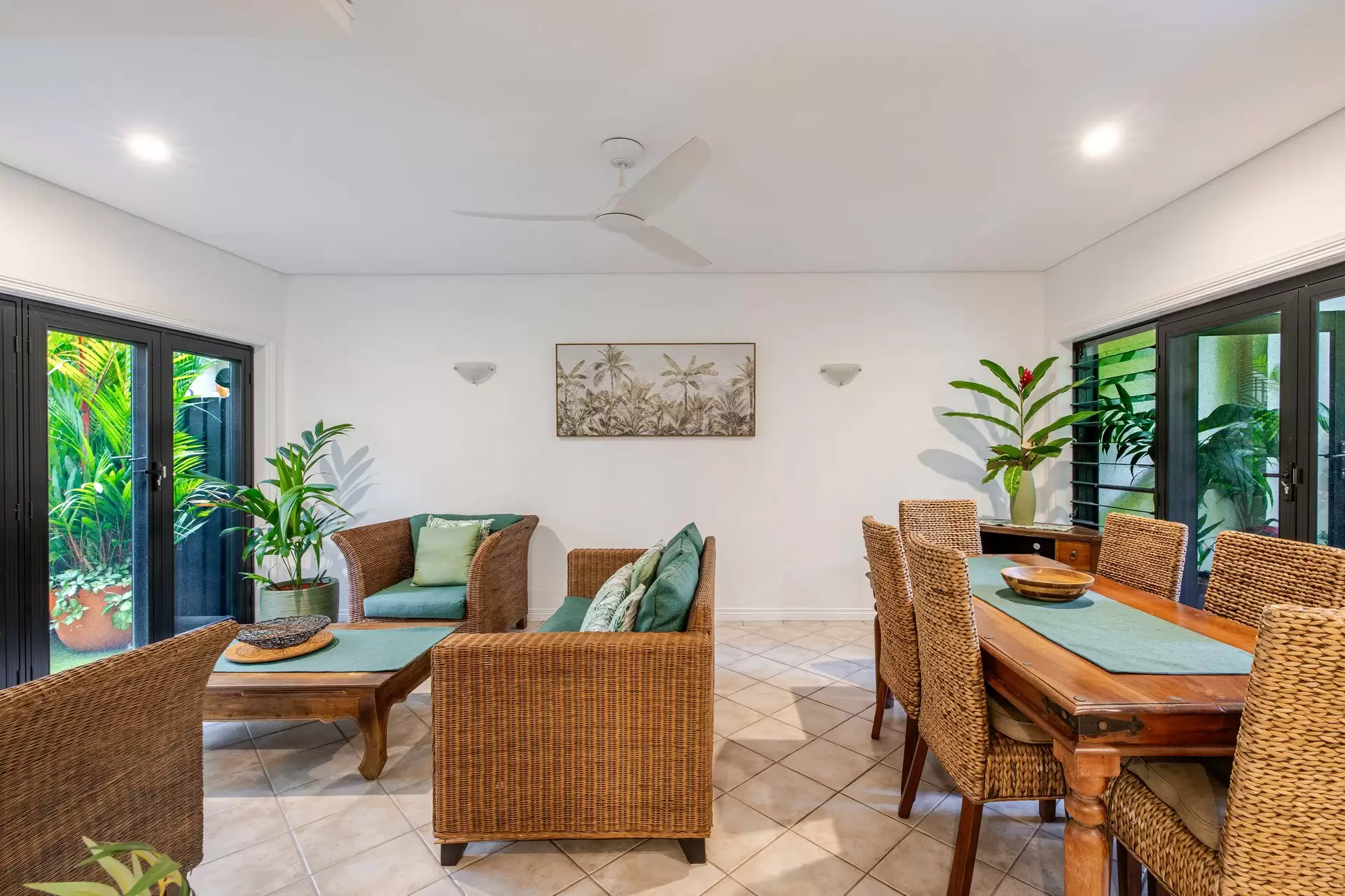 2/18-28 St Crispins  Avenue, Port Douglas Sold by Queensland Sotheby's International Realty - image 1