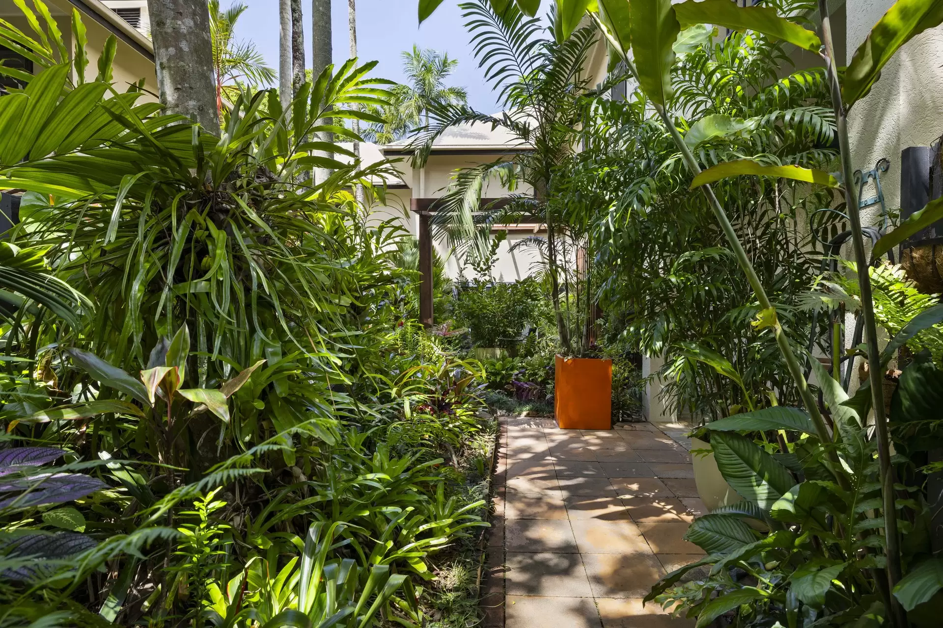 2/18-28 St Crispins  Avenue, Port Douglas Sold by Queensland Sotheby's International Realty - image 1