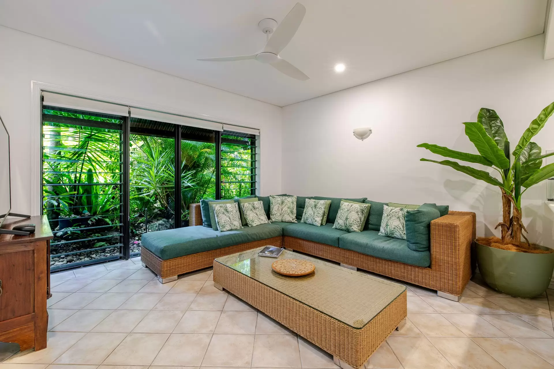 2/18-28 St Crispins  Avenue, Port Douglas Sold by Queensland Sotheby's International Realty - image 1