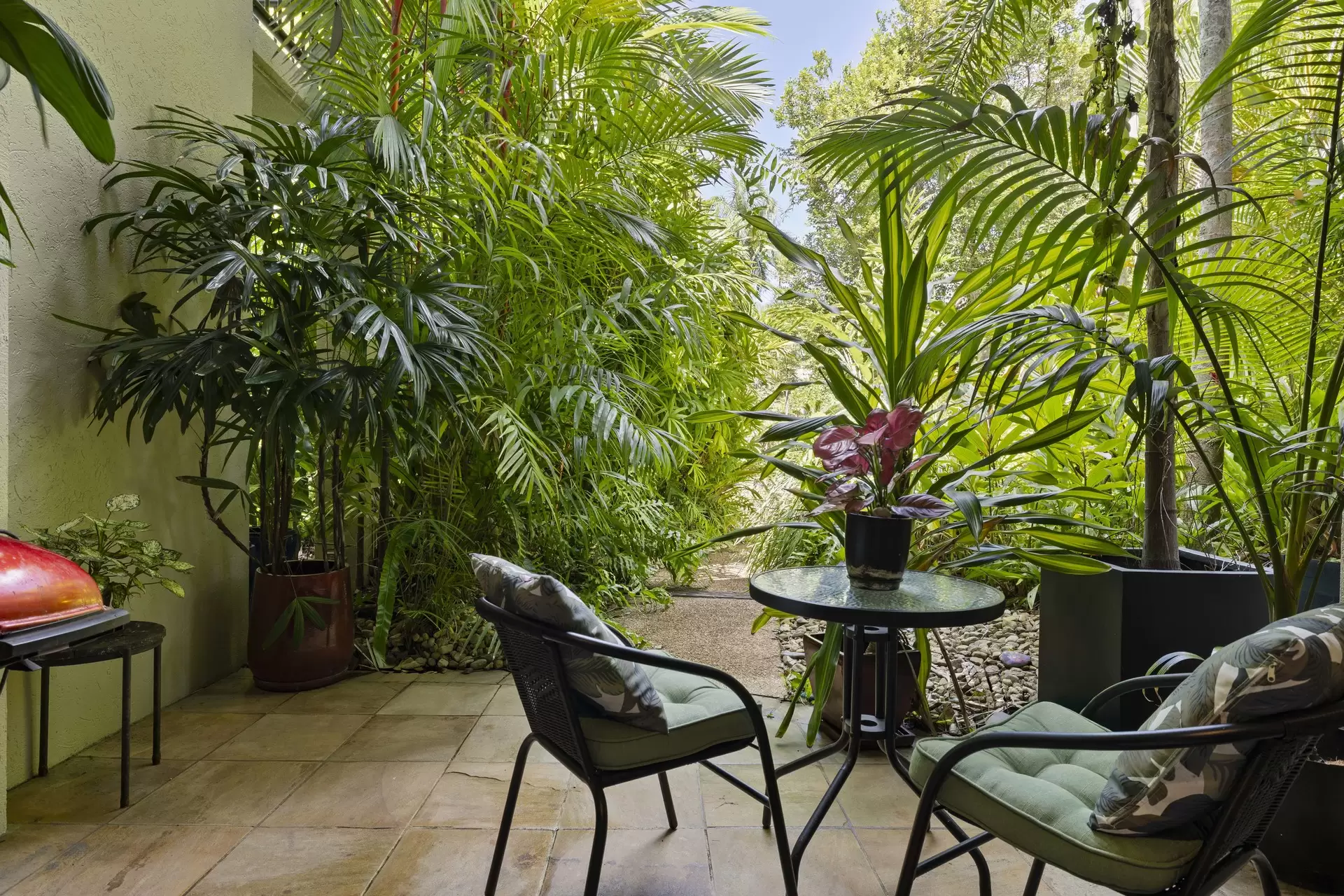 2/18-28 St Crispins  Avenue, Port Douglas Sold by Queensland Sotheby's International Realty - image 1