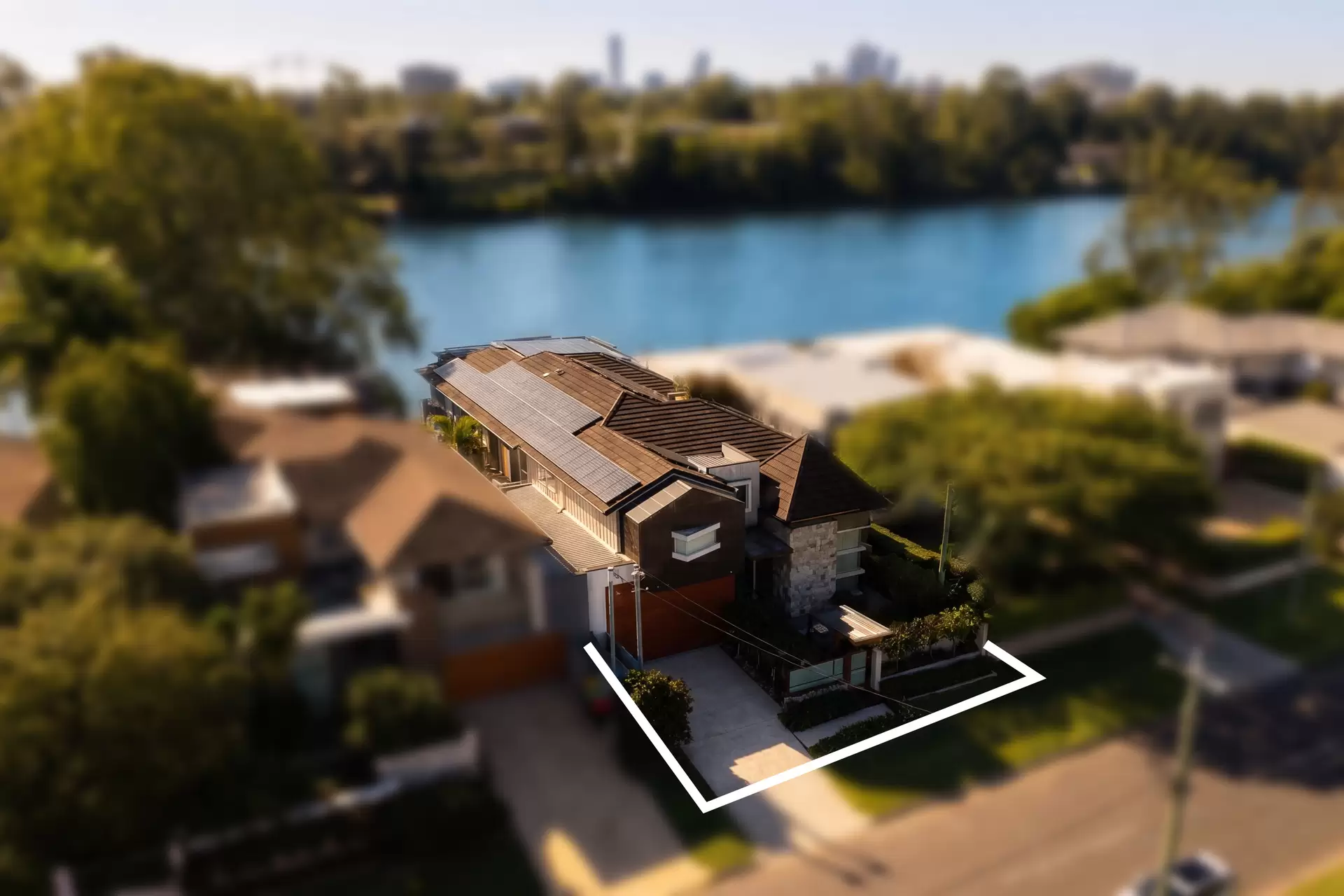 363  Brisbane Corso, Yeronga For Sale by Queensland Sotheby's International Realty - image 1