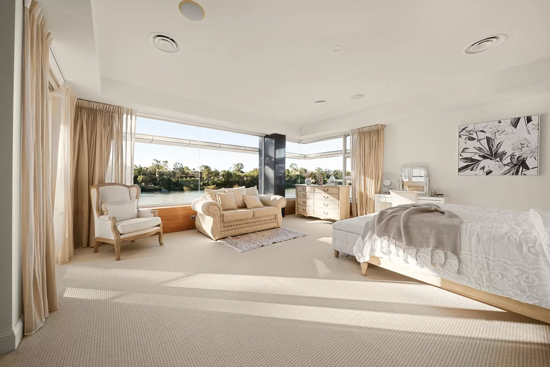 363  Brisbane Corso, Yeronga For Sale by Queensland Sotheby's International Realty - image 1