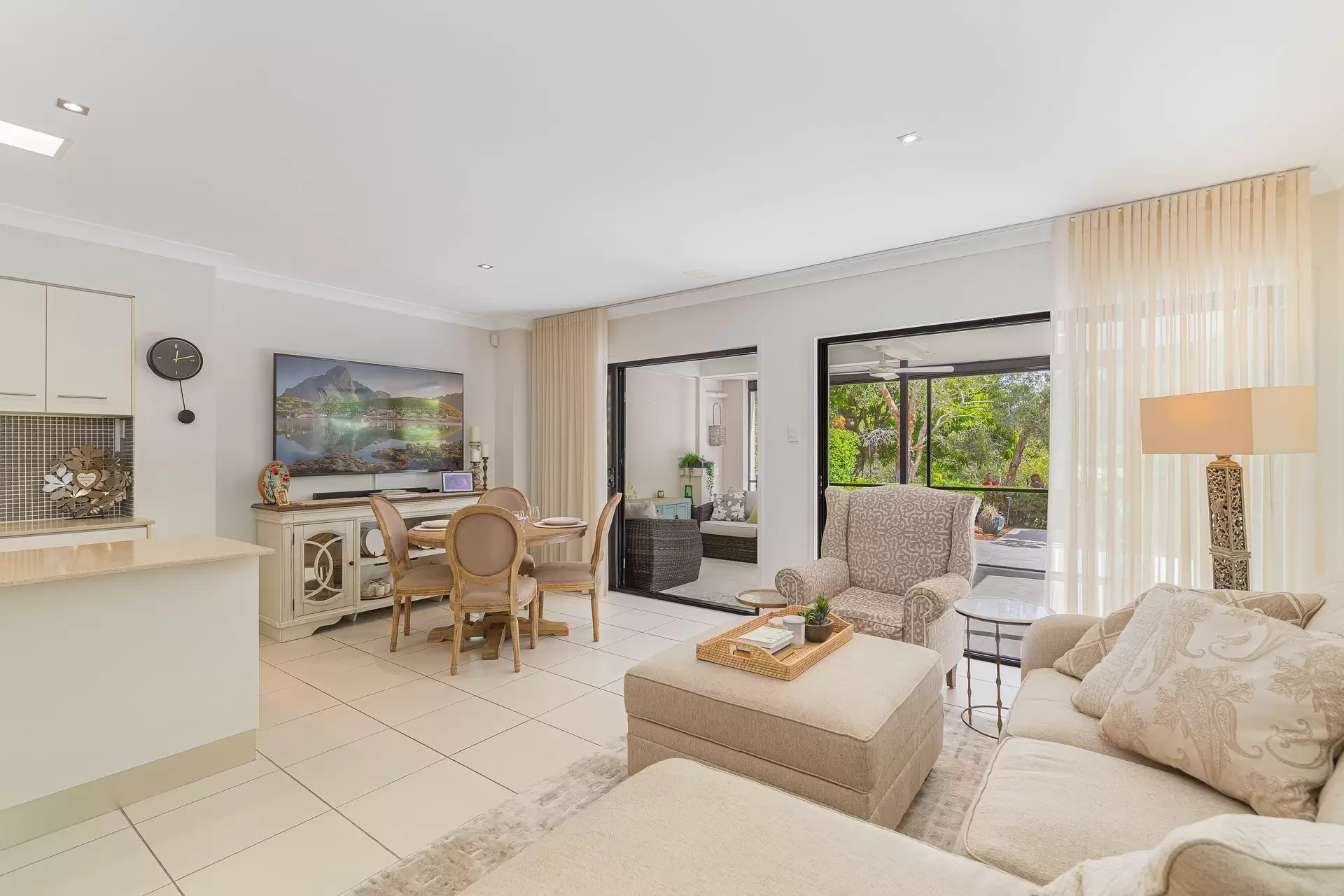 6/14-16 Channel Street, Cleveland Sold by Queensland Sotheby's International Realty - image 1