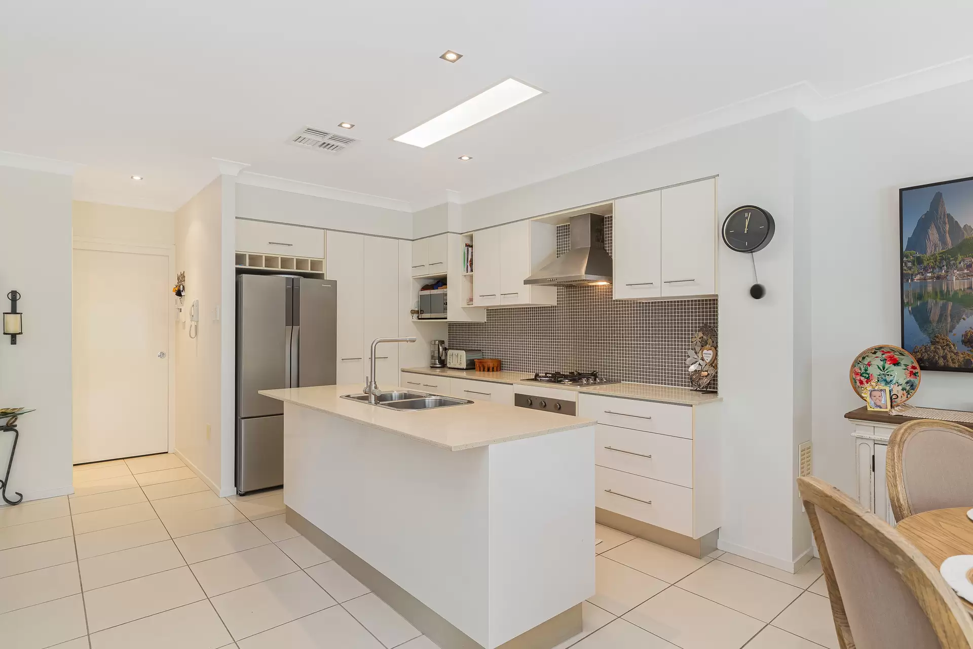 6/14-16 Channel Street, Cleveland Sold by Queensland Sotheby's International Realty - image 1