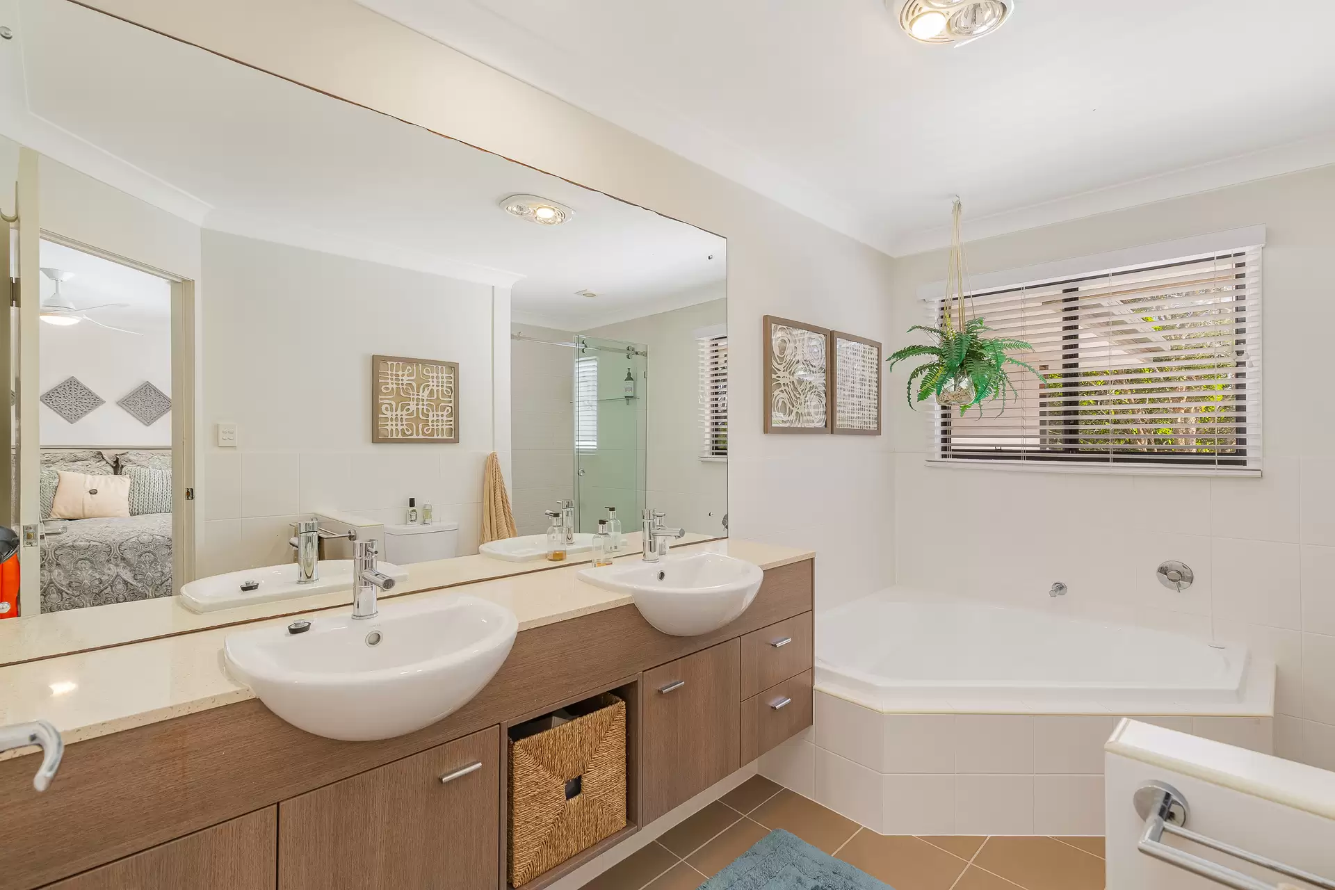 6/14-16 Channel Street, Cleveland Sold by Queensland Sotheby's International Realty - image 1