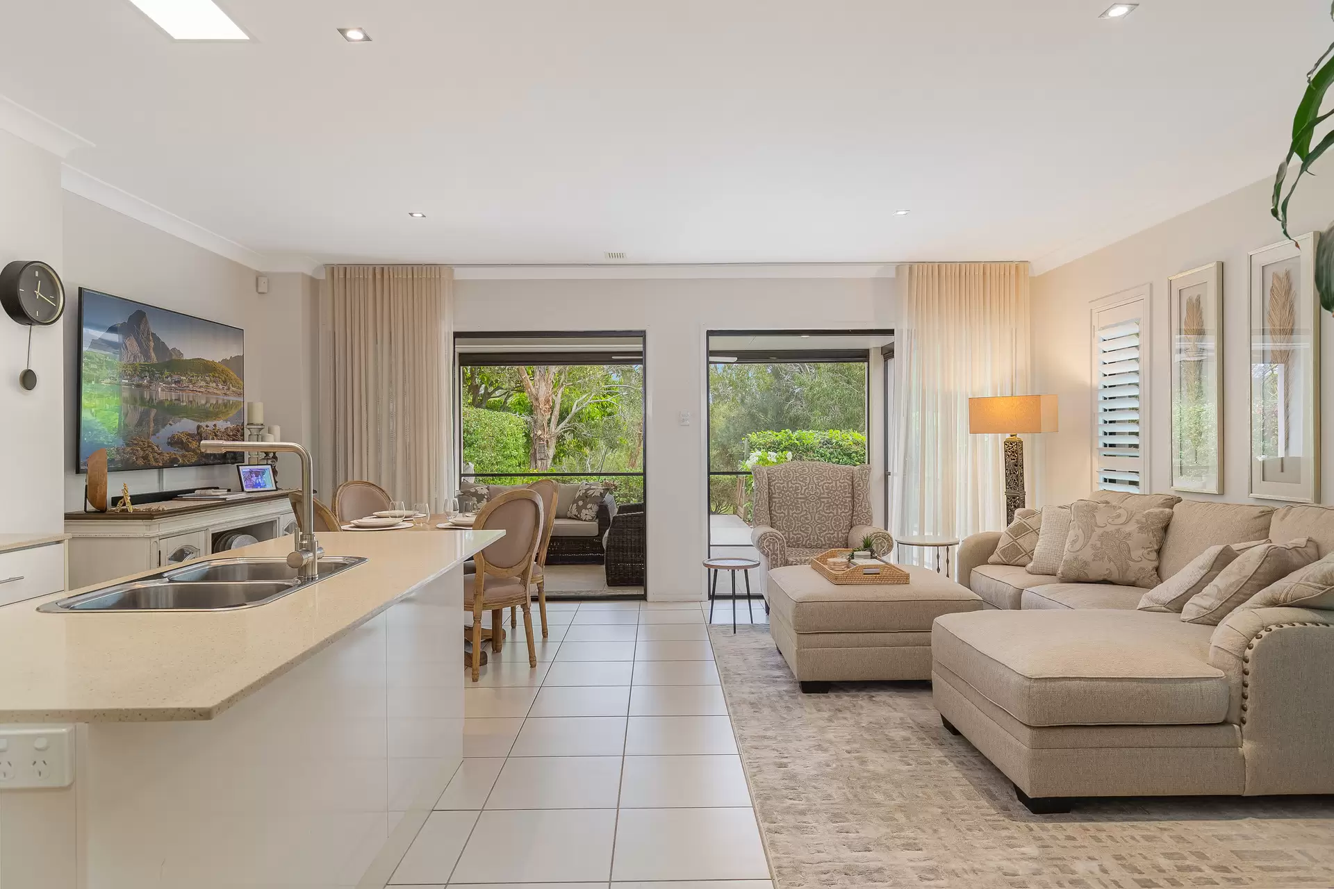 6/14-16 Channel Street, Cleveland Sold by Queensland Sotheby's International Realty - image 1