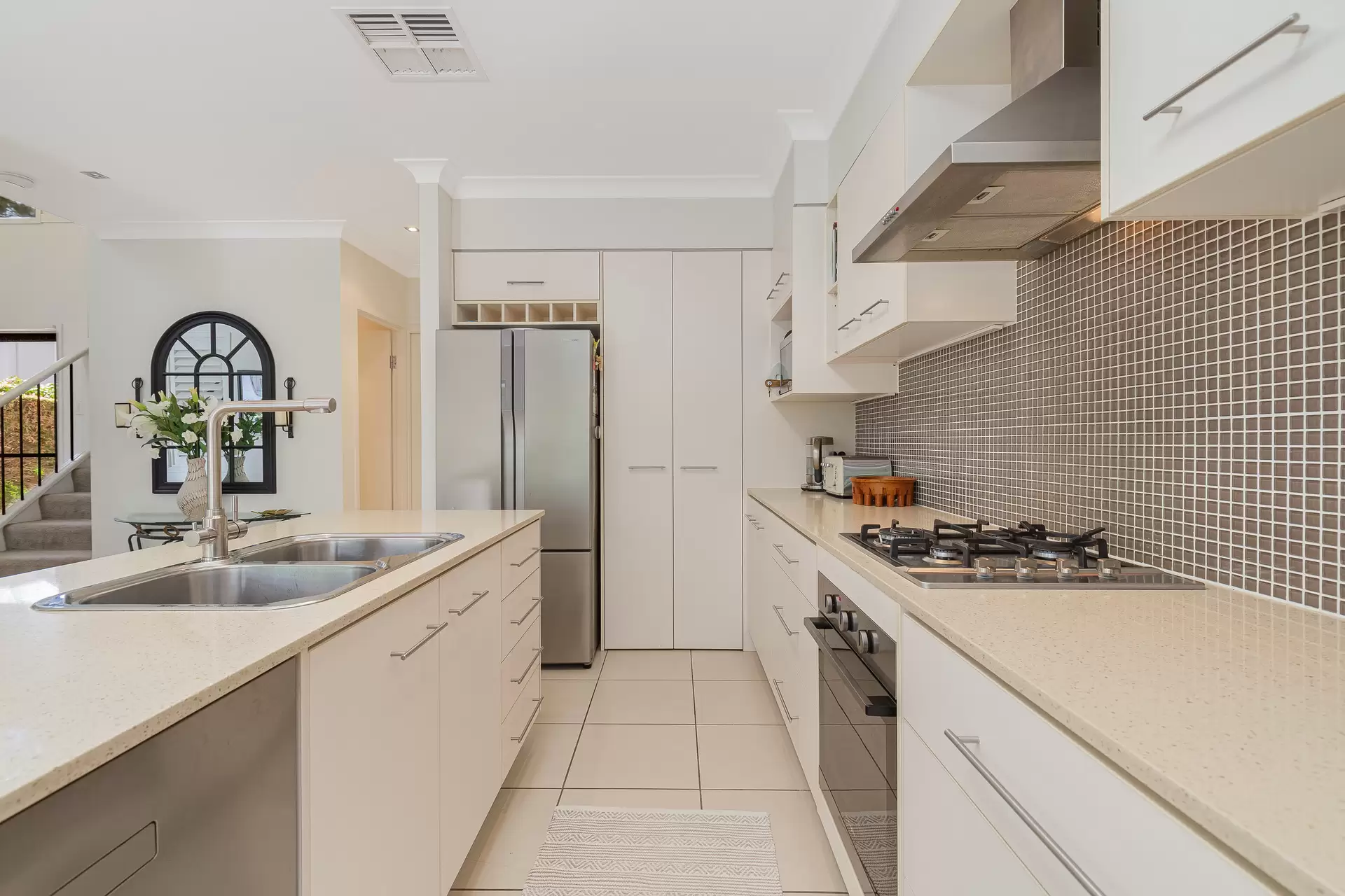 6/14-16 Channel Street, Cleveland Sold by Queensland Sotheby's International Realty - image 1