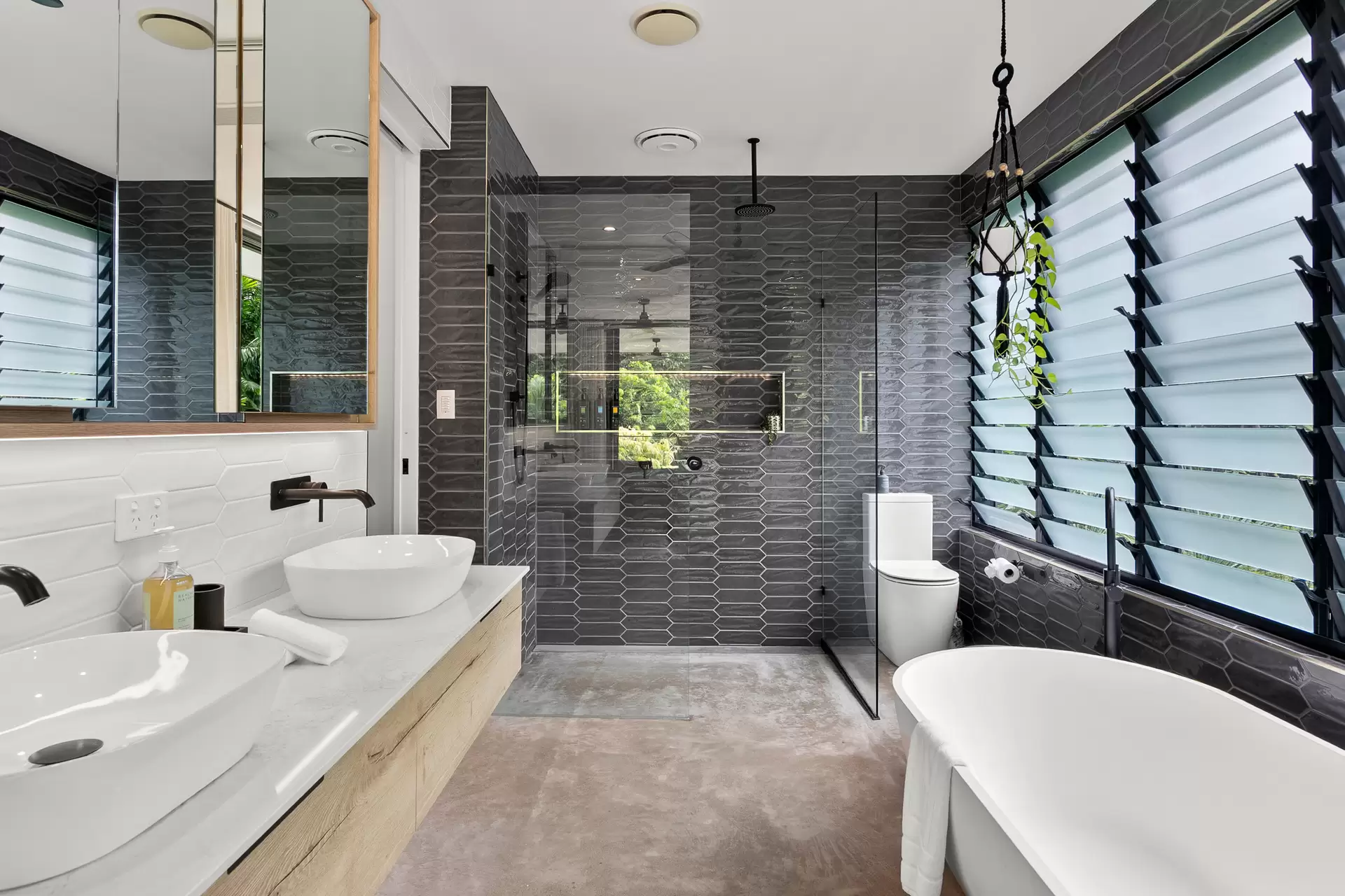 2 Beryl Street, Port Douglas For Sale by Queensland Sotheby's International Realty - image 1