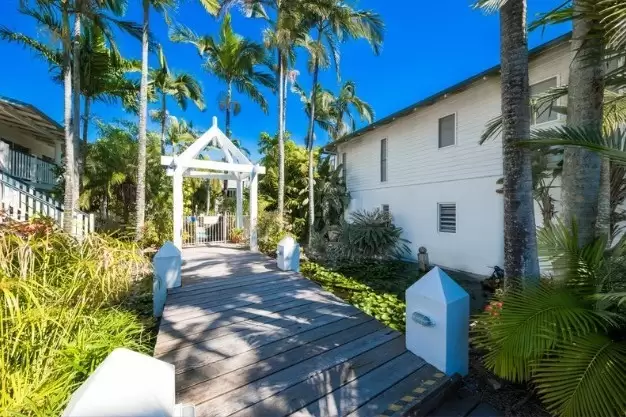 16/2 Erromango Drive, Jubilee Pocket Sold by Queensland Sotheby's International Realty - image 1