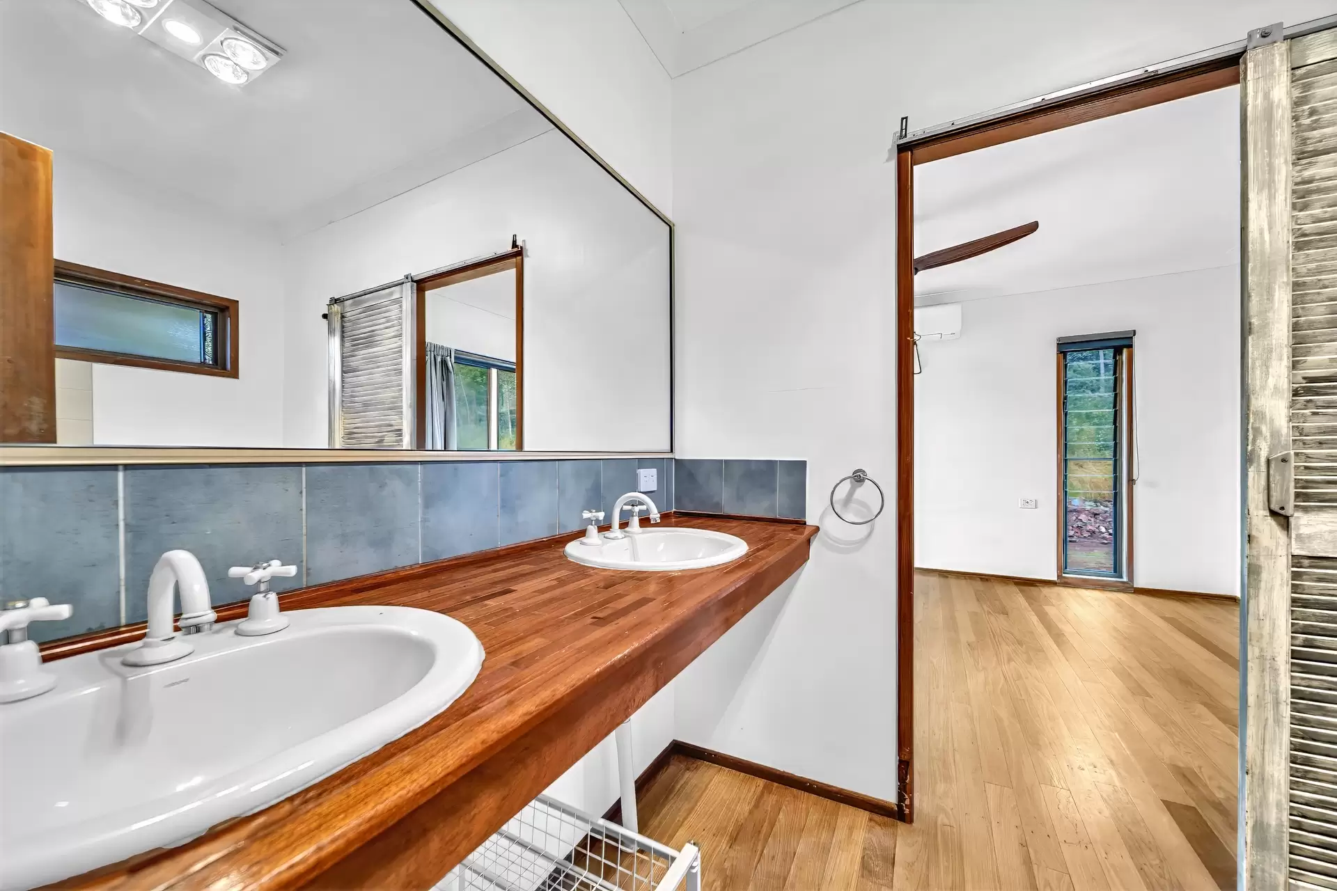 20 Domenica Drive, Sugarloaf Sold by Queensland Sotheby's International Realty - image 1
