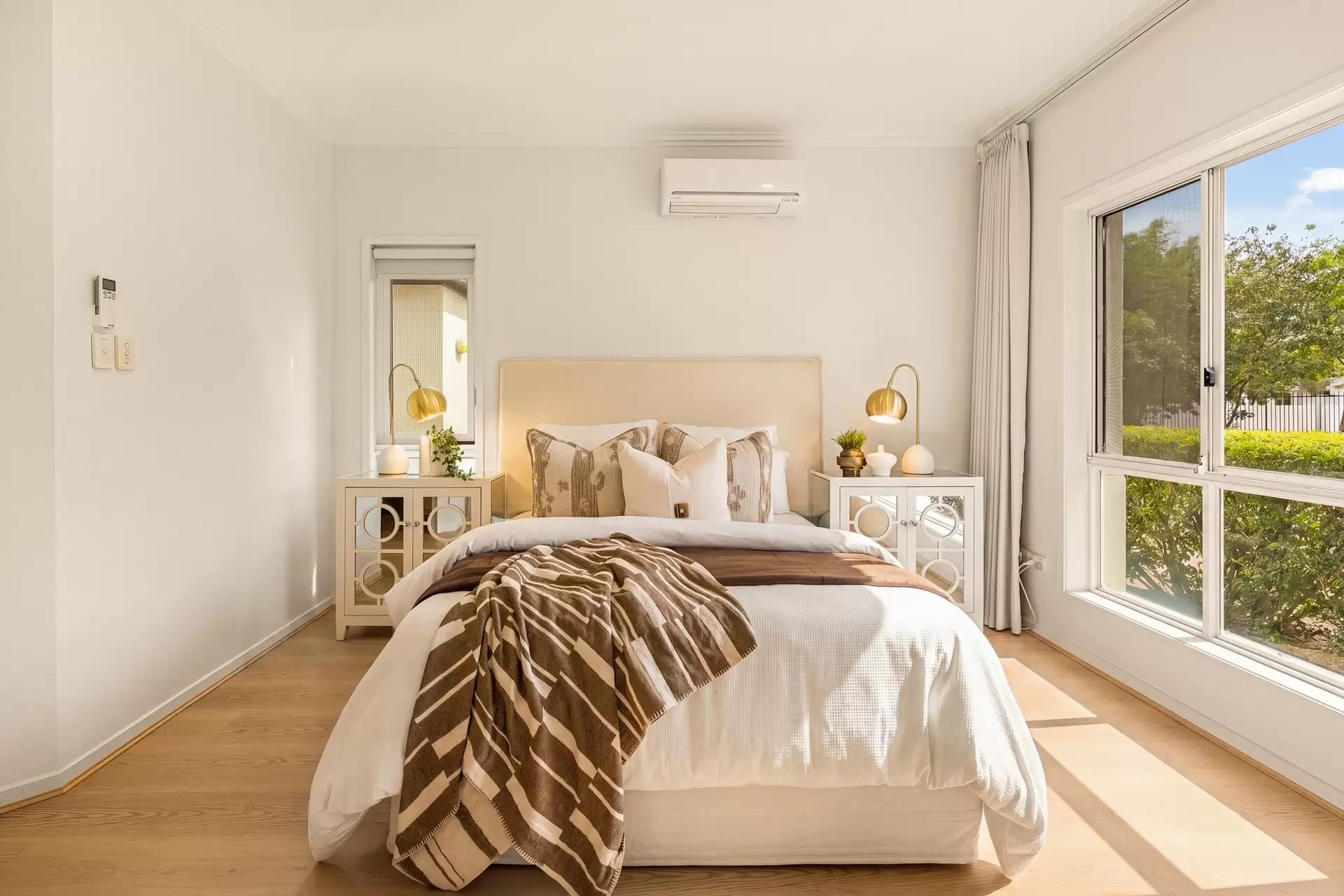 33 Boston Road, Belmont For Sale by Queensland Sotheby's International Realty - image 1