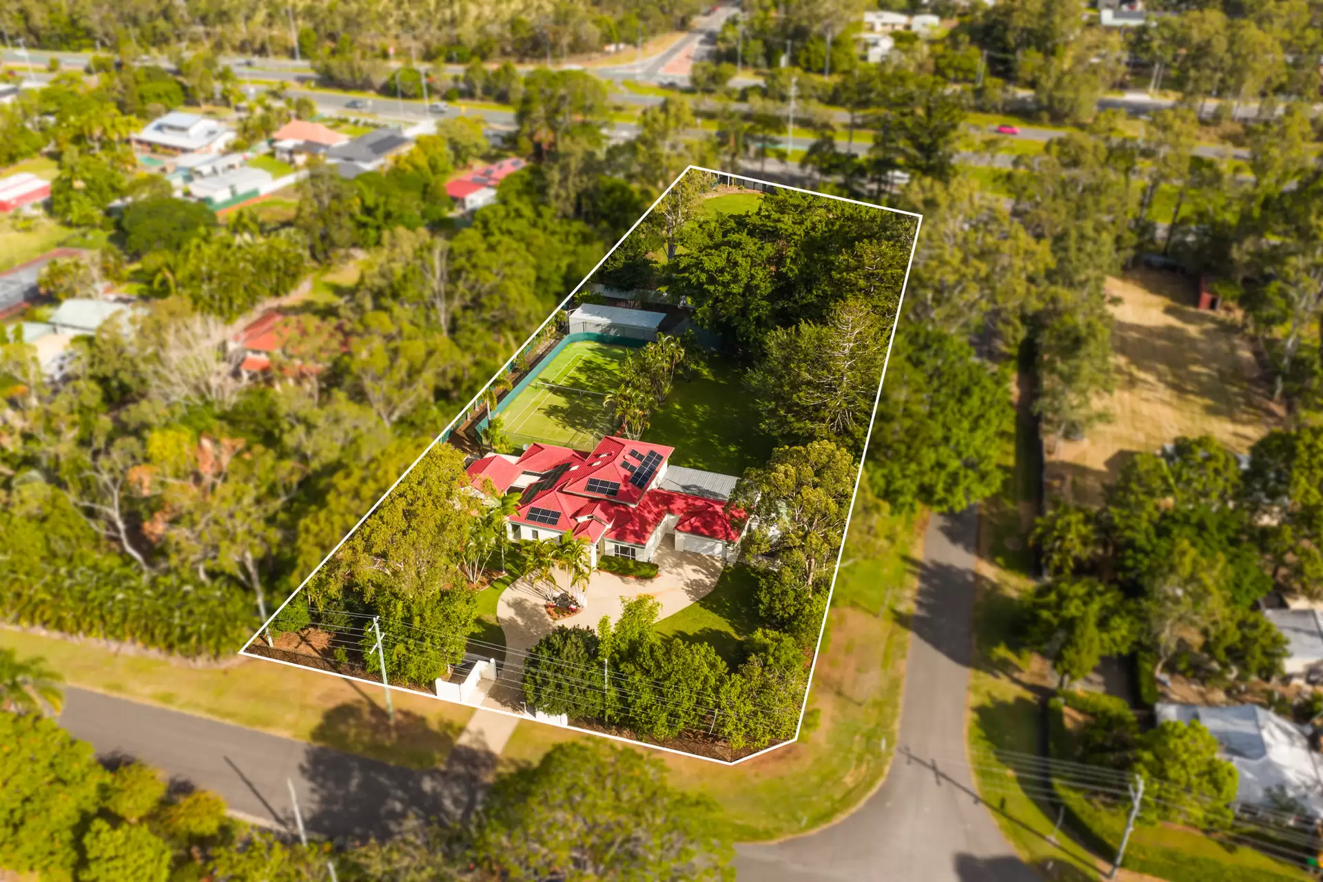 33 Boston Road, Belmont For Sale by Queensland Sotheby's International Realty - image 1
