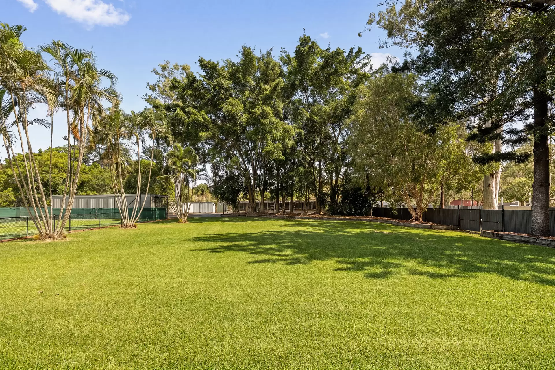 33 Boston Road, Belmont For Sale by Queensland Sotheby's International Realty - image 1