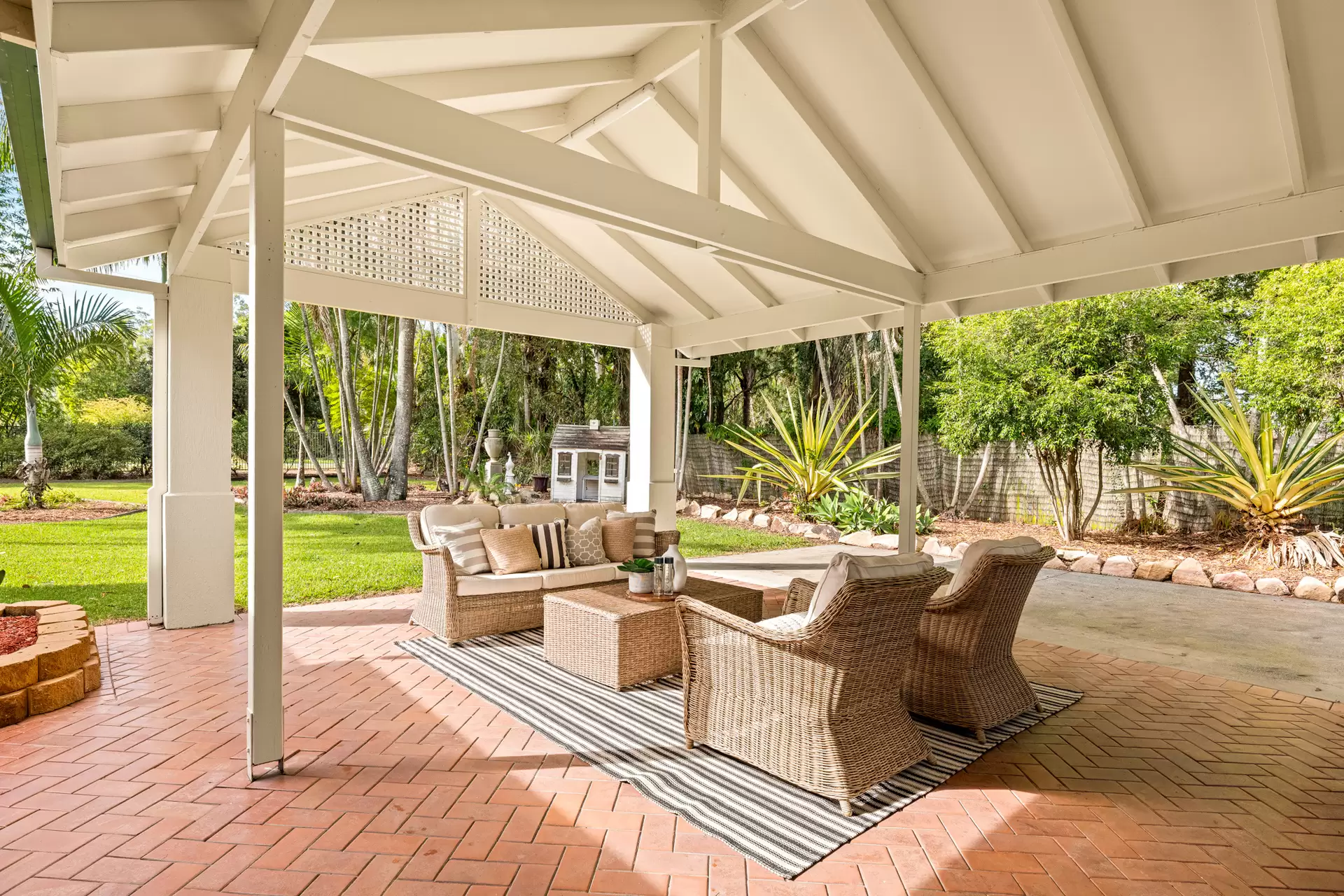 33 Boston Road, Belmont For Sale by Queensland Sotheby's International Realty - image 1