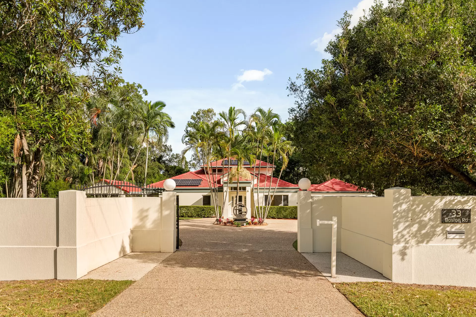 33 Boston Road, Belmont For Sale by Queensland Sotheby's International Realty - image 1