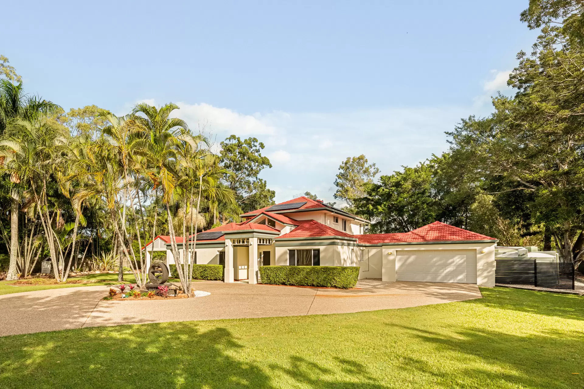 33 Boston Road, Belmont For Sale by Queensland Sotheby's International Realty - image 1