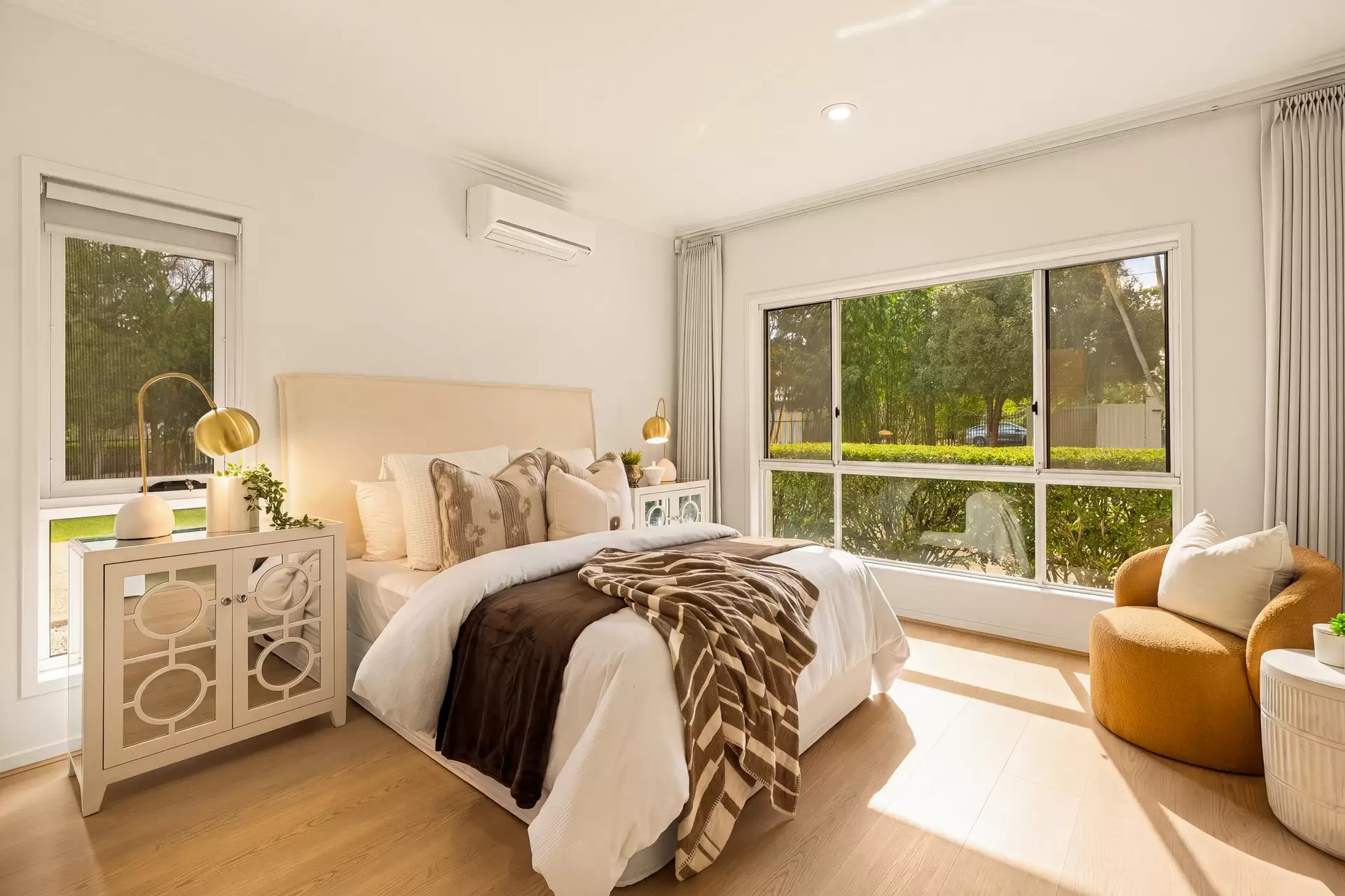 33 Boston Road, Belmont For Sale by Queensland Sotheby's International Realty - image 1