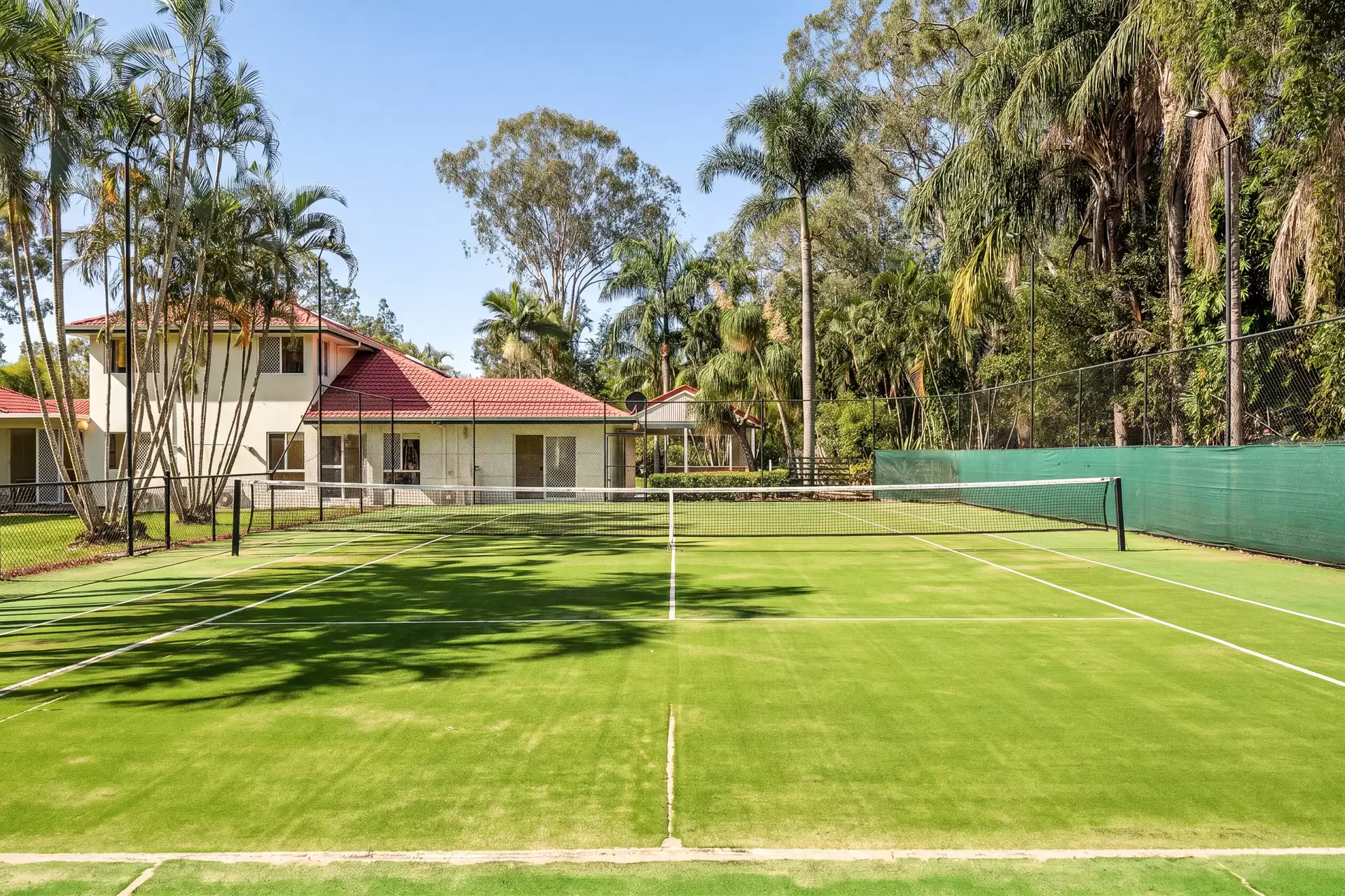 33 Boston Road, Belmont For Sale by Queensland Sotheby's International Realty - image 1