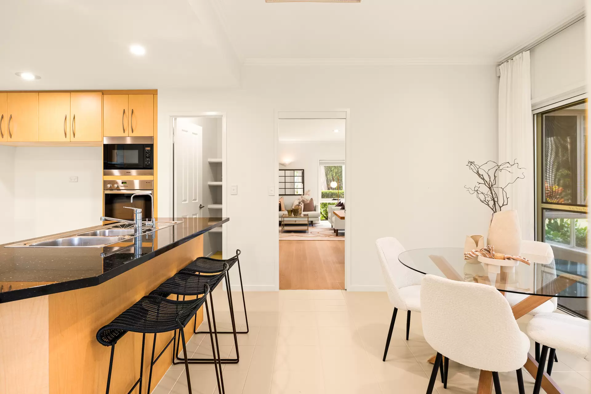33 Boston Road, Belmont For Sale by Queensland Sotheby's International Realty - image 1