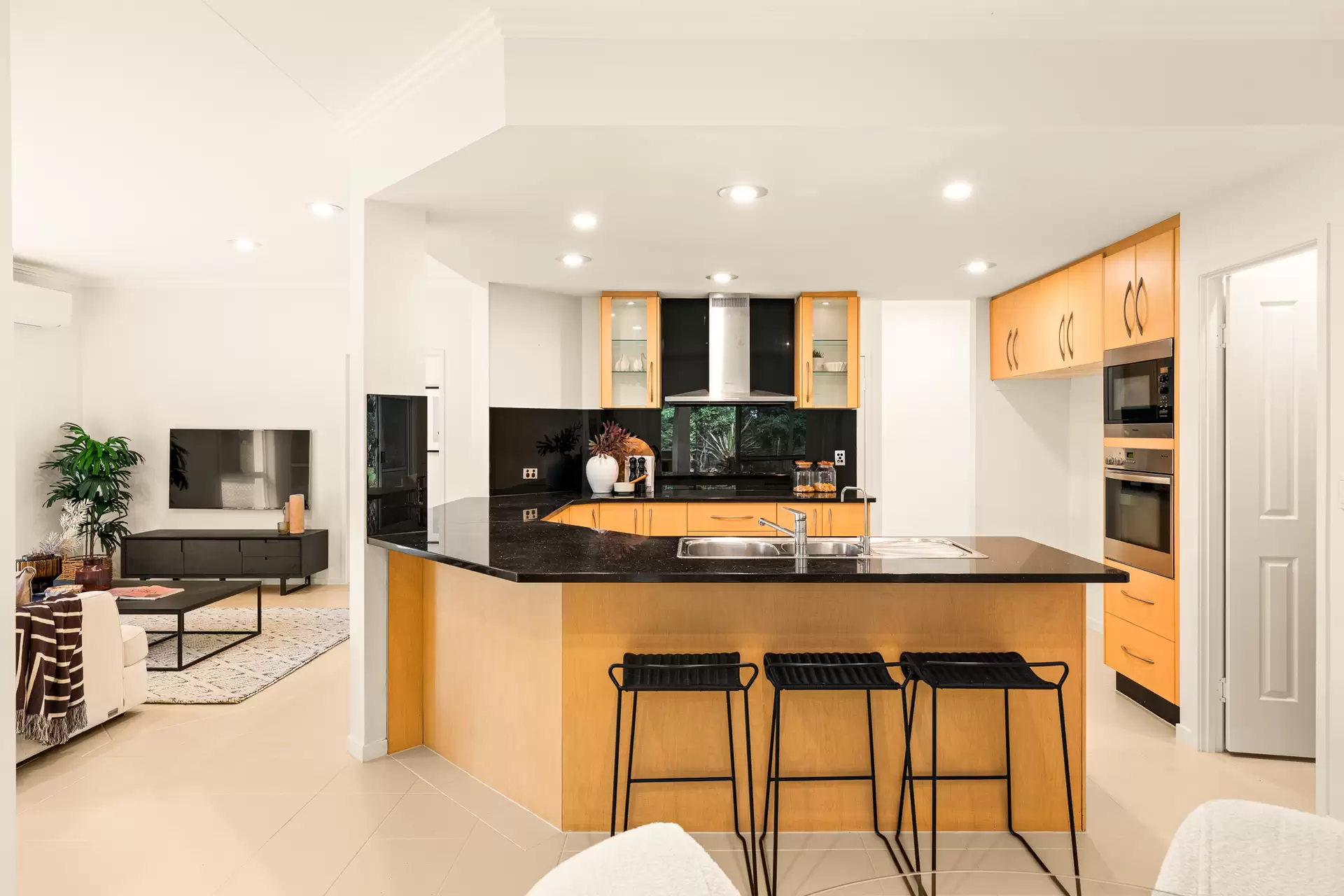 33 Boston Road, Belmont For Sale by Queensland Sotheby's International Realty - image 1