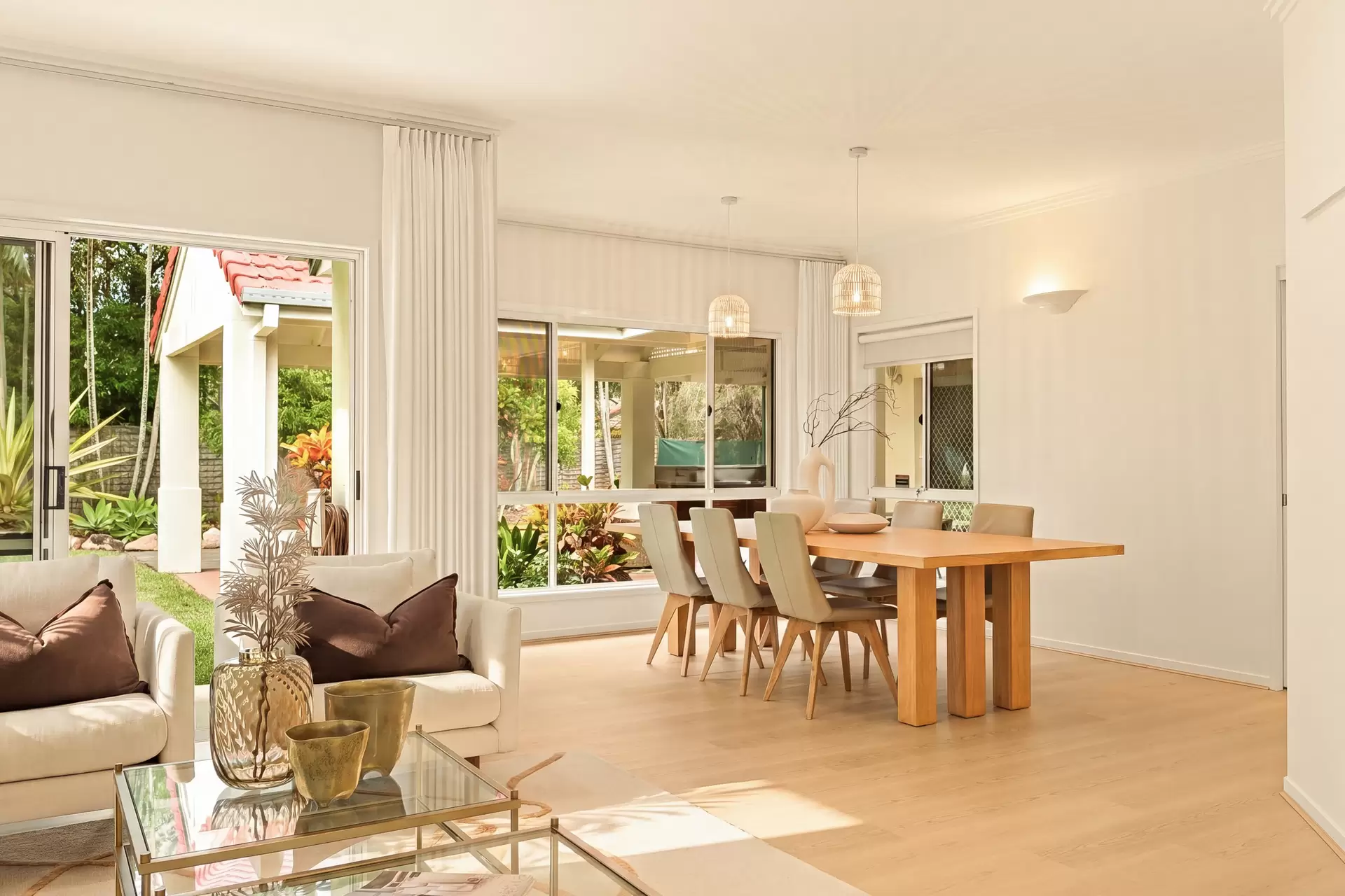33 Boston Road, Belmont For Sale by Queensland Sotheby's International Realty - image 1